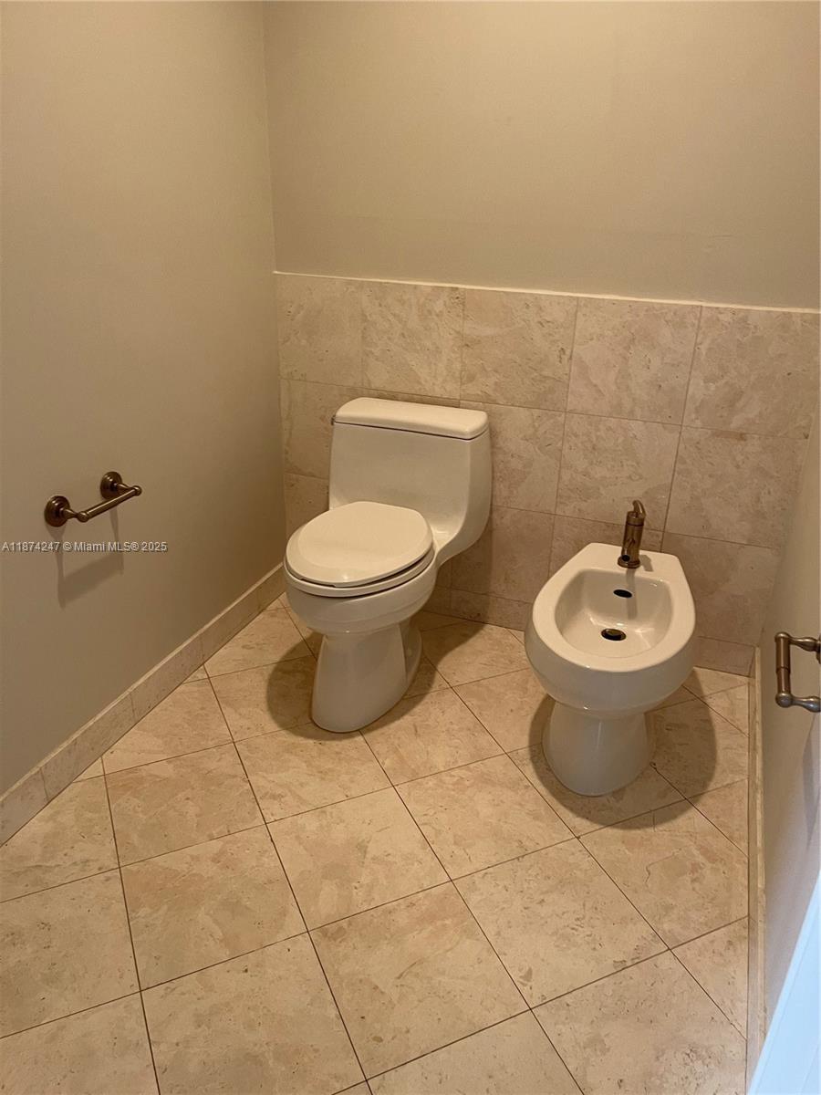 Miami, Florida, 33131, United States, 2 Bedrooms Bedrooms, ,3 BathroomsBathrooms,Residential,For Sale,1942203