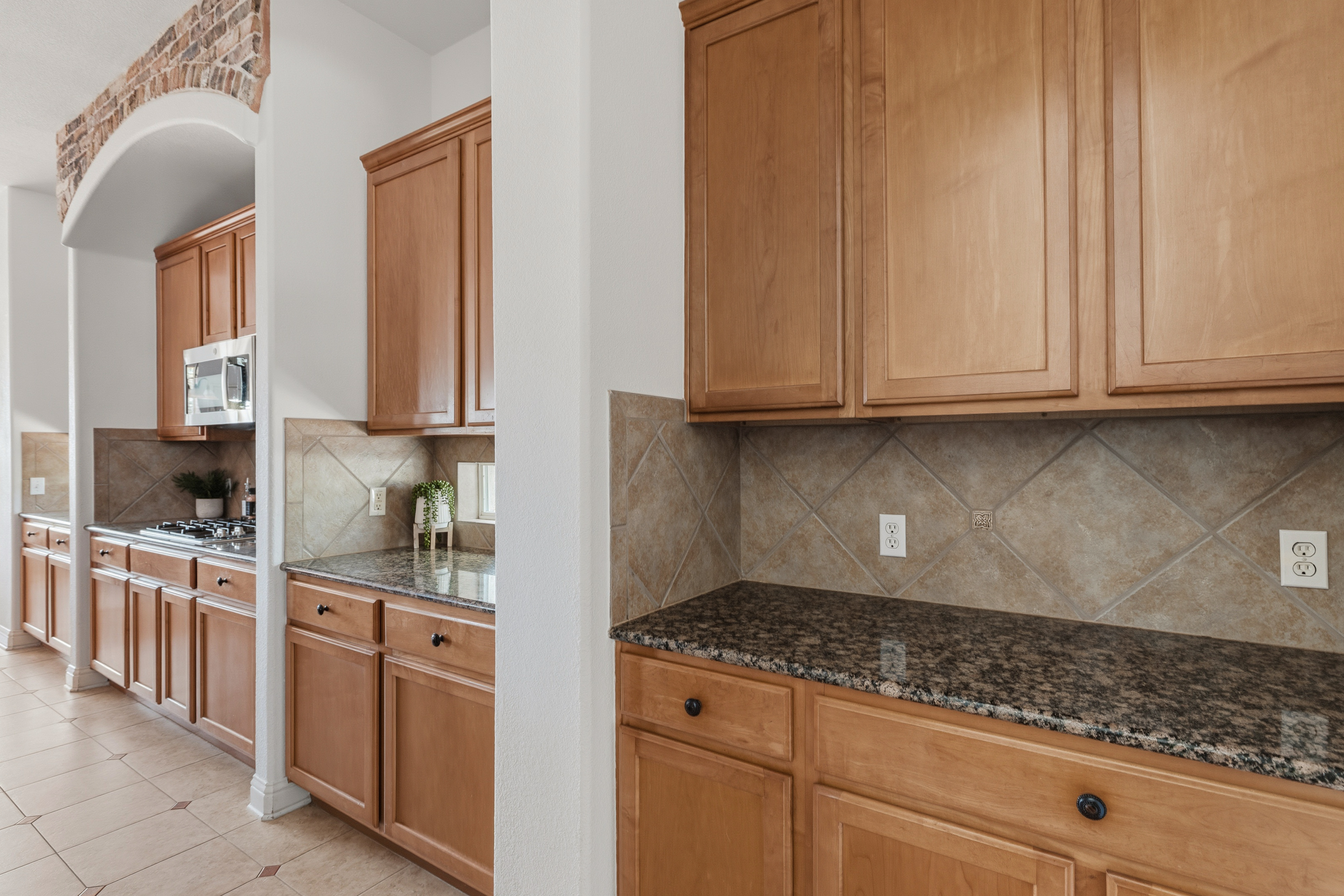  Elegant Luxury Backing to Pristine Greenbelt with Hill Country Views - 物件實景