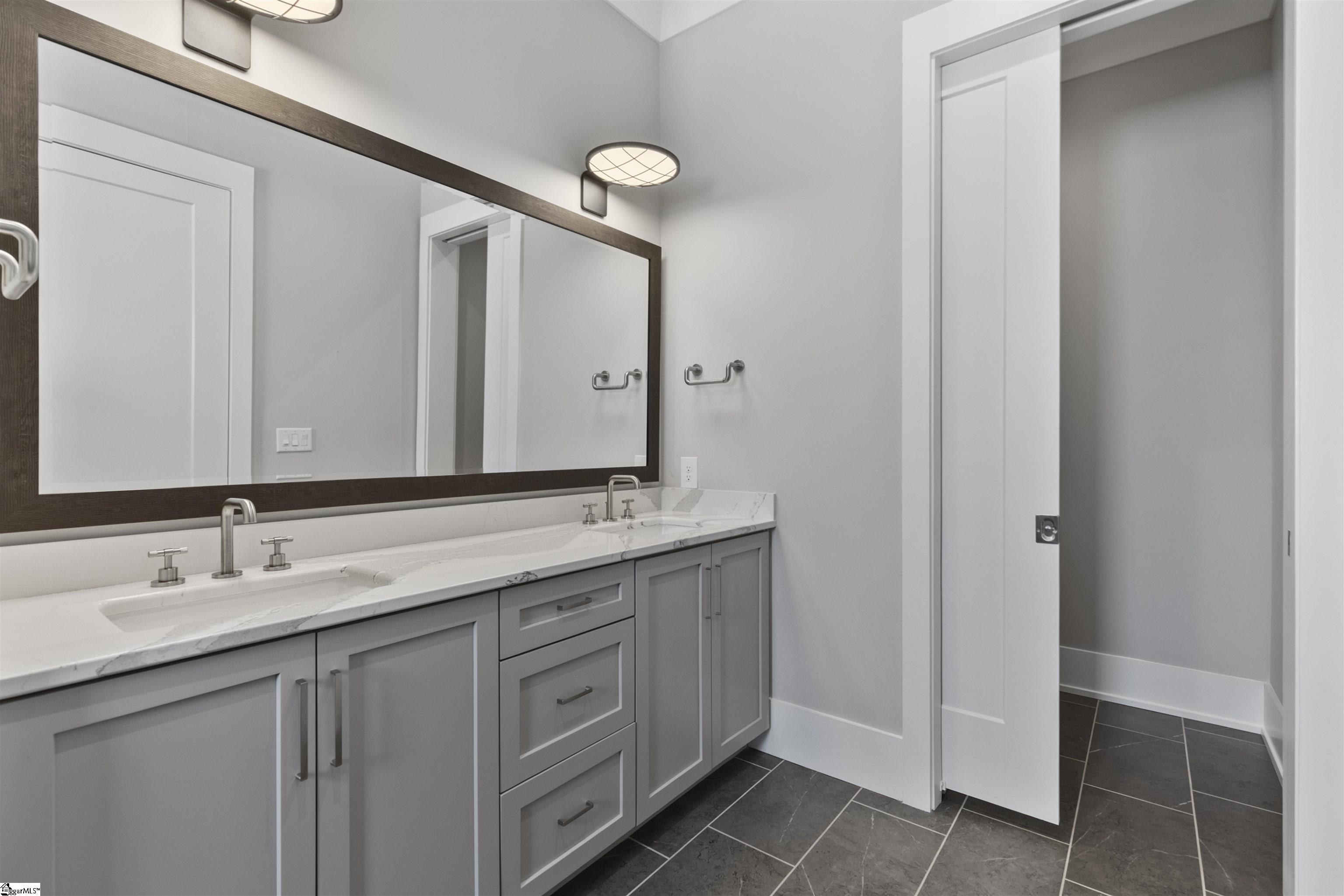 Greenville, South Carolina, 29601, United States, 2 Bedrooms Bedrooms, ,2 BathroomsBathrooms,Residential,For Sale,1777131