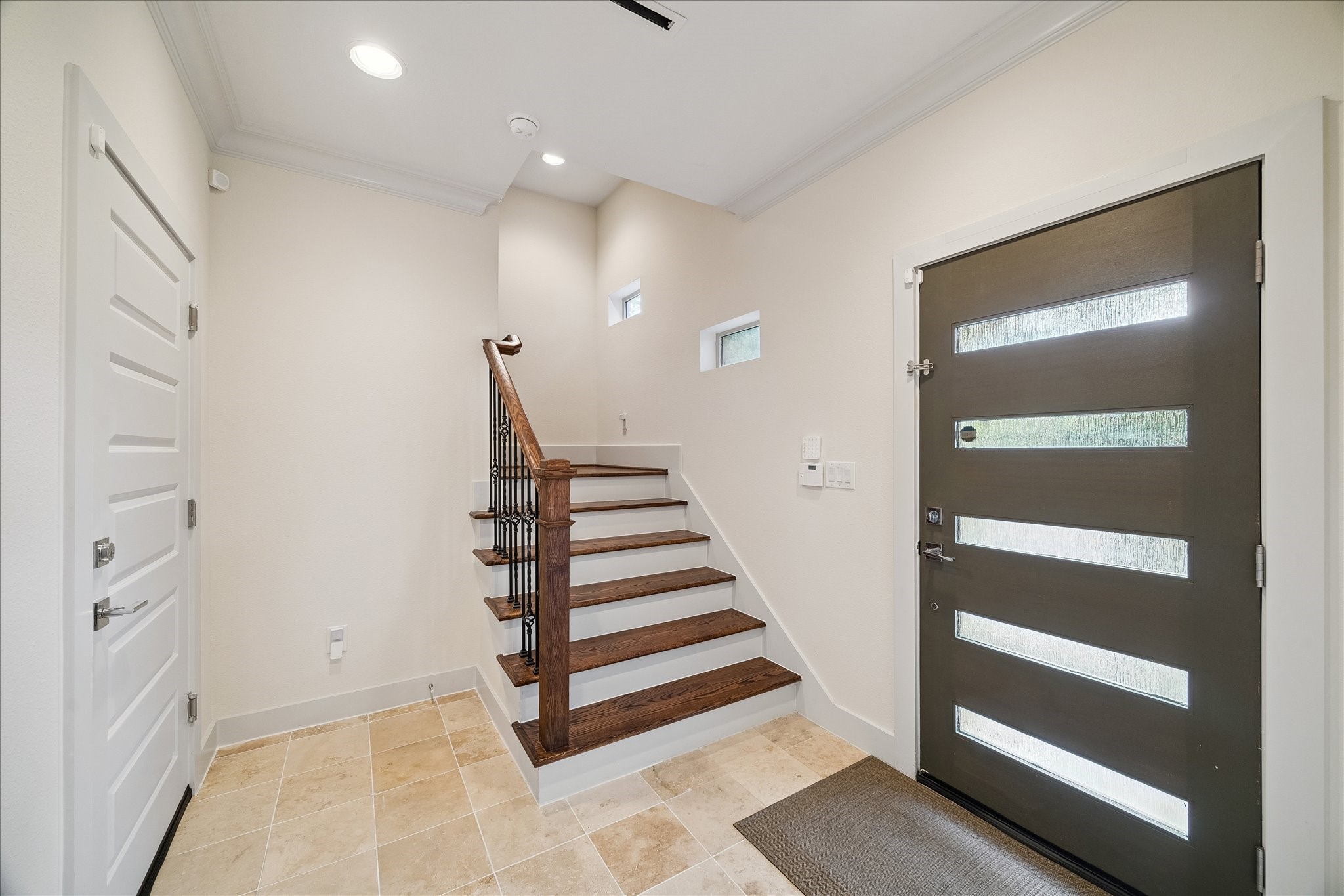  4833 Chenevert Street - 物件實景