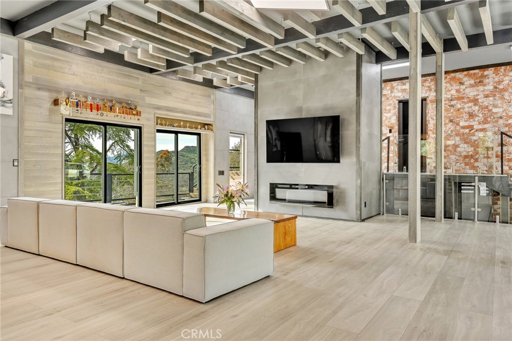 Calabasas, California, 91302, United States, 5 Bedrooms Bedrooms, ,3 BathroomsBathrooms,Residential,For Sale,1742769