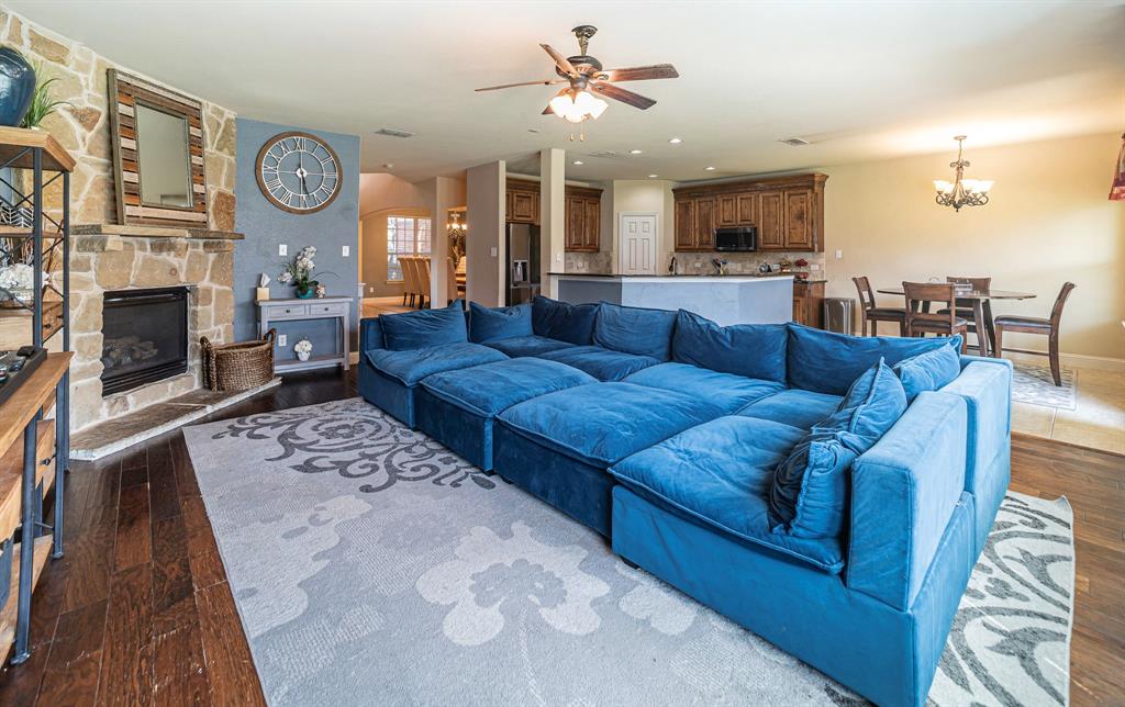 Grand Prairie, Texas, 75054, United States, 4 Bedrooms Bedrooms, ,3 BathroomsBathrooms,Residential,For Sale,1990183