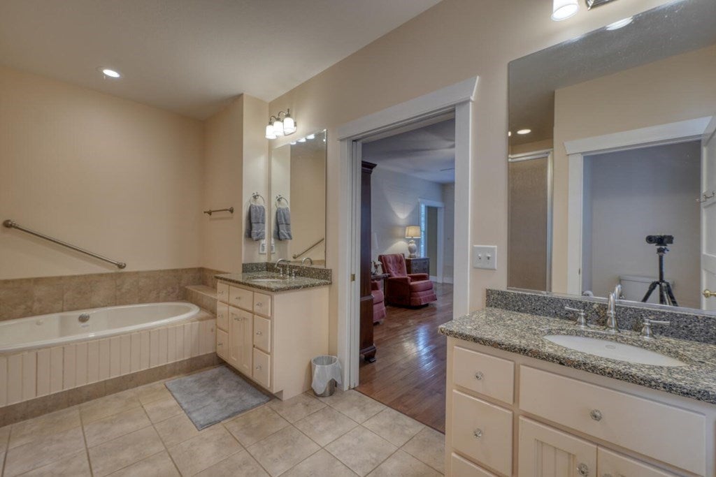 Blairsville, Georgia, 30512, United States, 5 Bedrooms Bedrooms, ,6 BathroomsBathrooms,Residential,For Sale,1901332