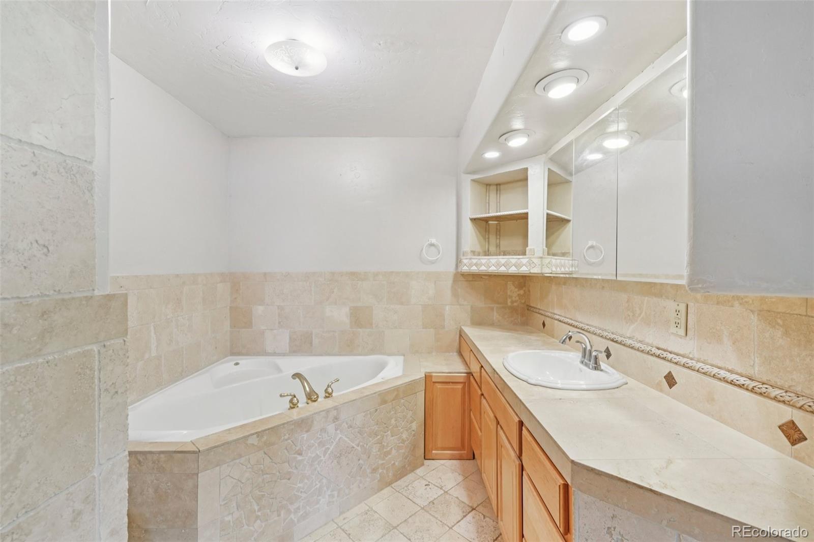 Aurora, Colorado, 80018, United States, 3 Bedrooms Bedrooms, ,4 BathroomsBathrooms,Residential,For Sale,1982686