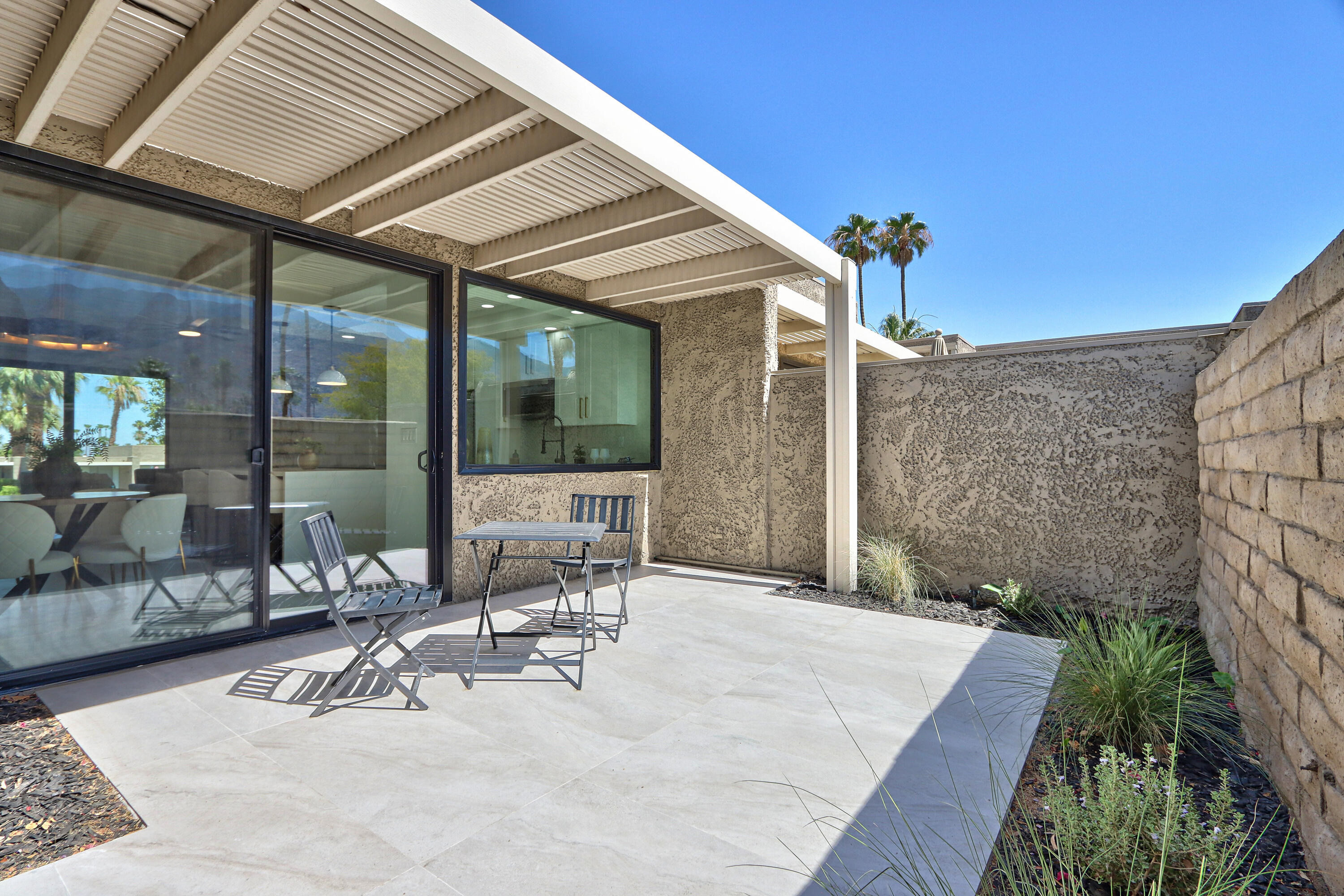Palm Springs, California, 92262, United States, 2 Bedrooms Bedrooms, ,2 BathroomsBathrooms,Residential,For Sale,1890767