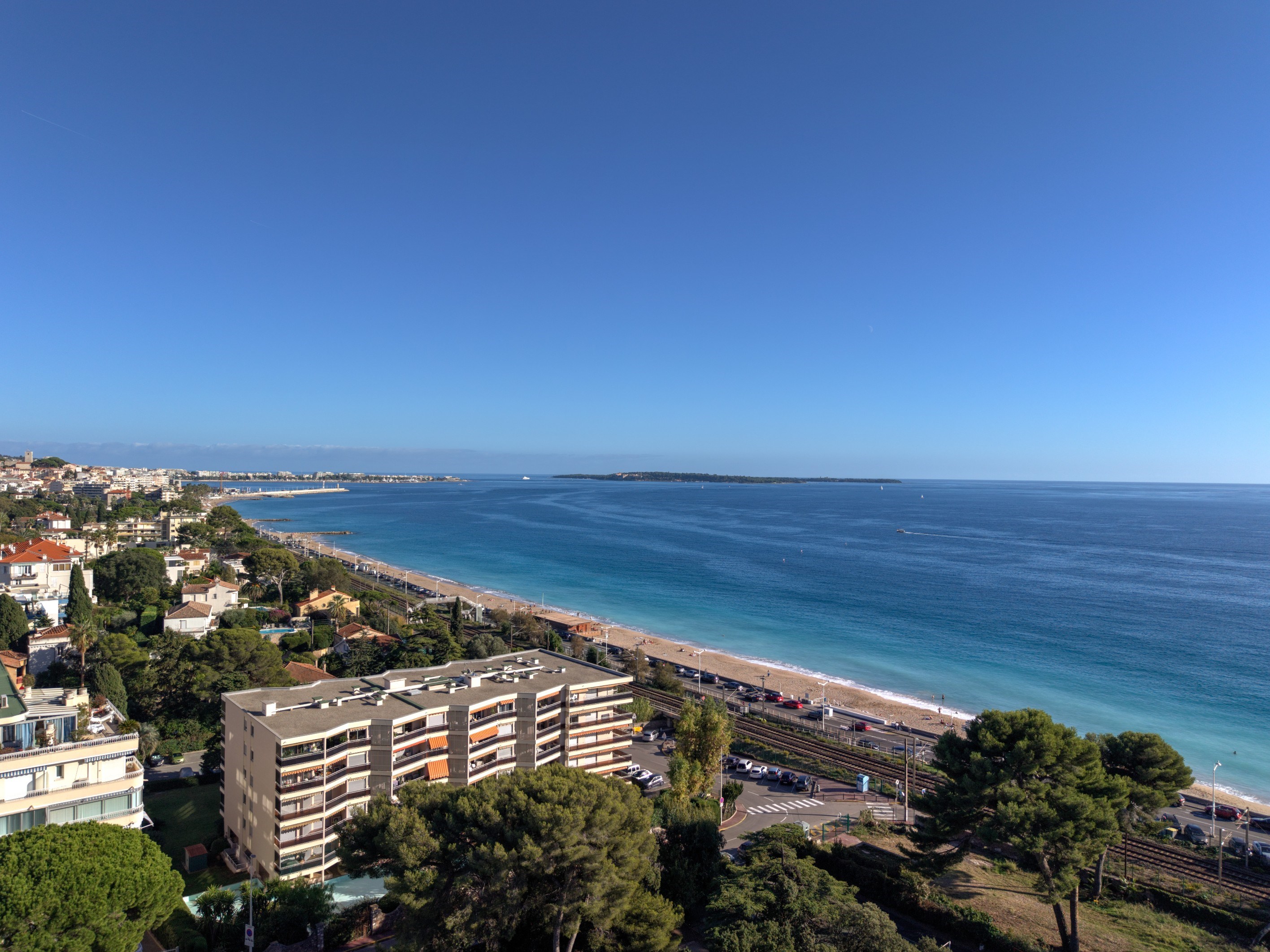  4-room duplex penthouse in Cannes Plages du Midi with terrace and sea view - 物件實景