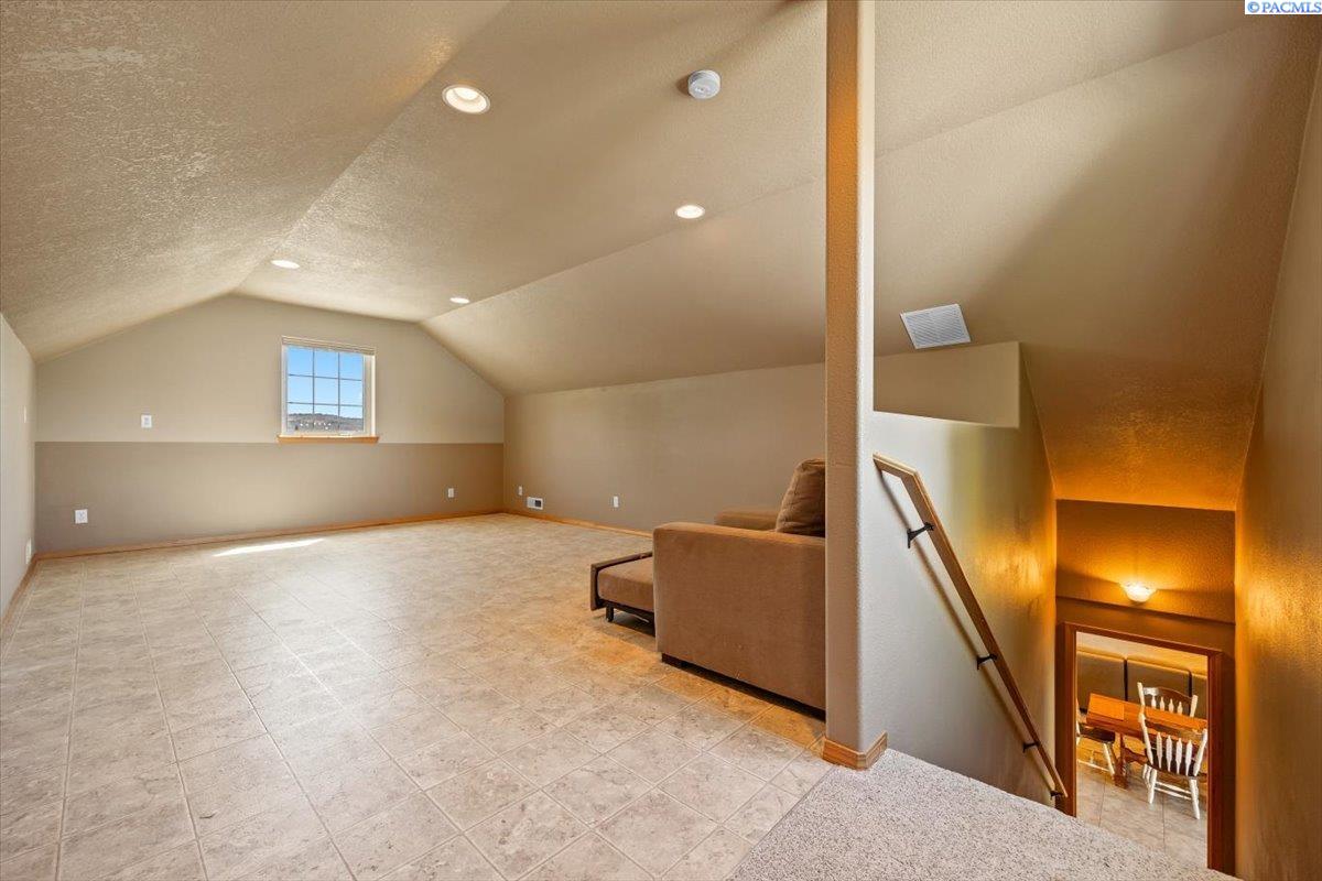 Richland, Washington, 99352, United States, 4 Bedrooms Bedrooms, ,2 BathroomsBathrooms,Residential,For Sale,1992938