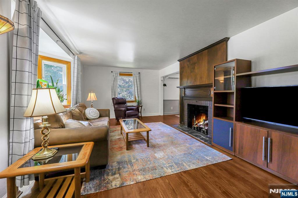 Fair Lawn, New Jersey, 07410, United States, 4 Bedrooms Bedrooms, ,2 BathroomsBathrooms,Residential,For Sale,1940655