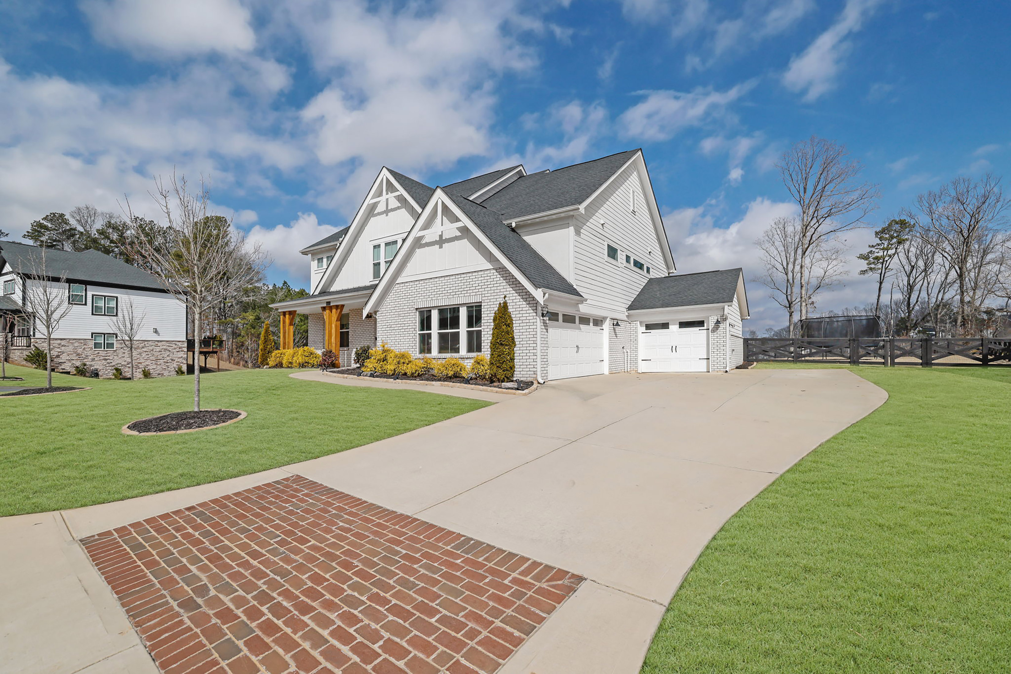  Stunning White Brick Modern Farmhouse Blends Timeless Charm with Elevated Design - 物件實景