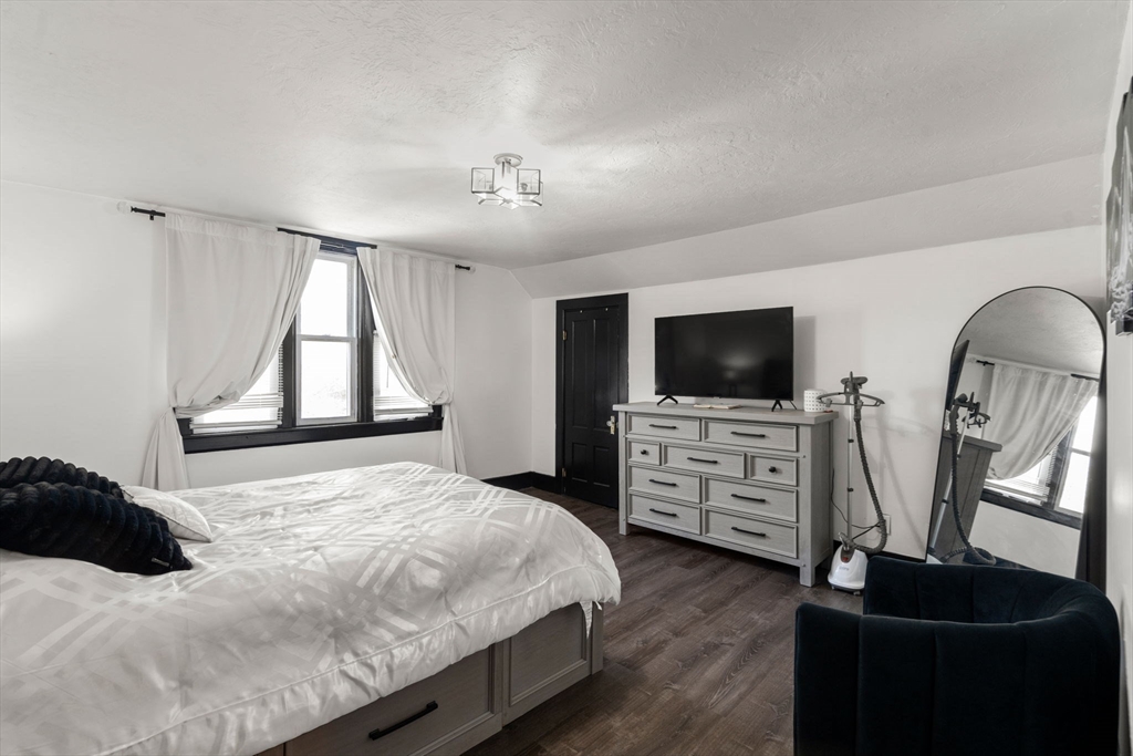 Southbridge, Massachusetts, 01550, United States, 7 Bedrooms Bedrooms, ,4 BathroomsBathrooms,Residential,For Sale,1990940