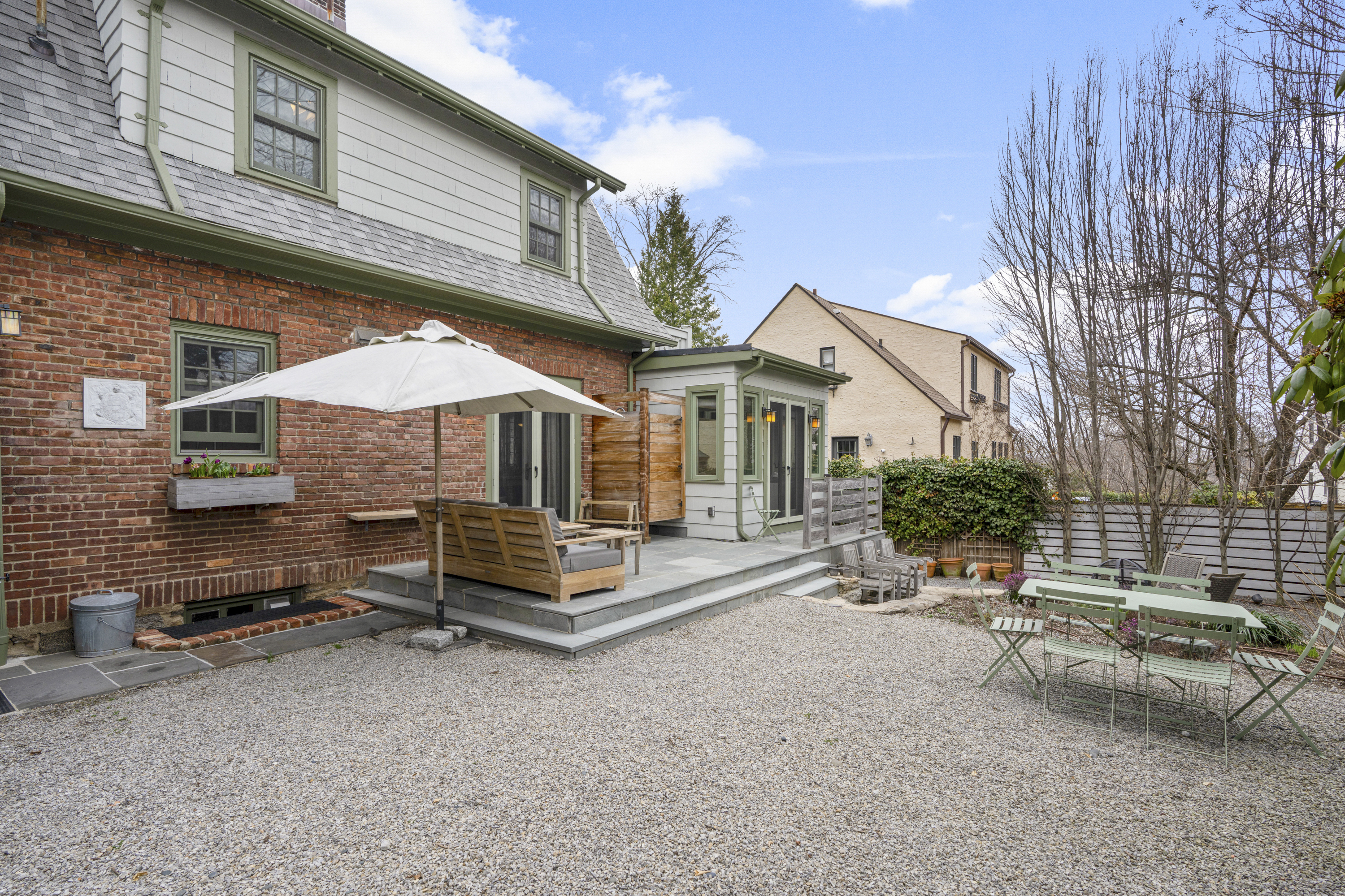  Lovely Larchmont Woods Dutch Colonial - 物件實景