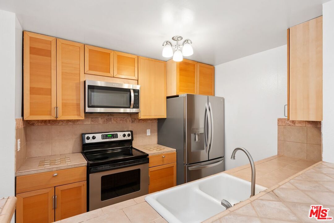 Culver City, California, 90230, United States, 2 Bedrooms Bedrooms, ,2 BathroomsBathrooms,Residential,For Sale,1901861