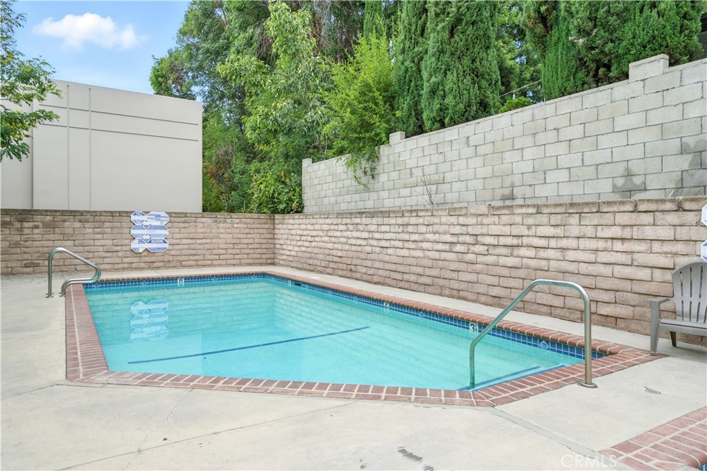 Van Nuys, California, 91405, United States, 3 Bedrooms Bedrooms, ,2 BathroomsBathrooms,Residential,For Sale,1927818