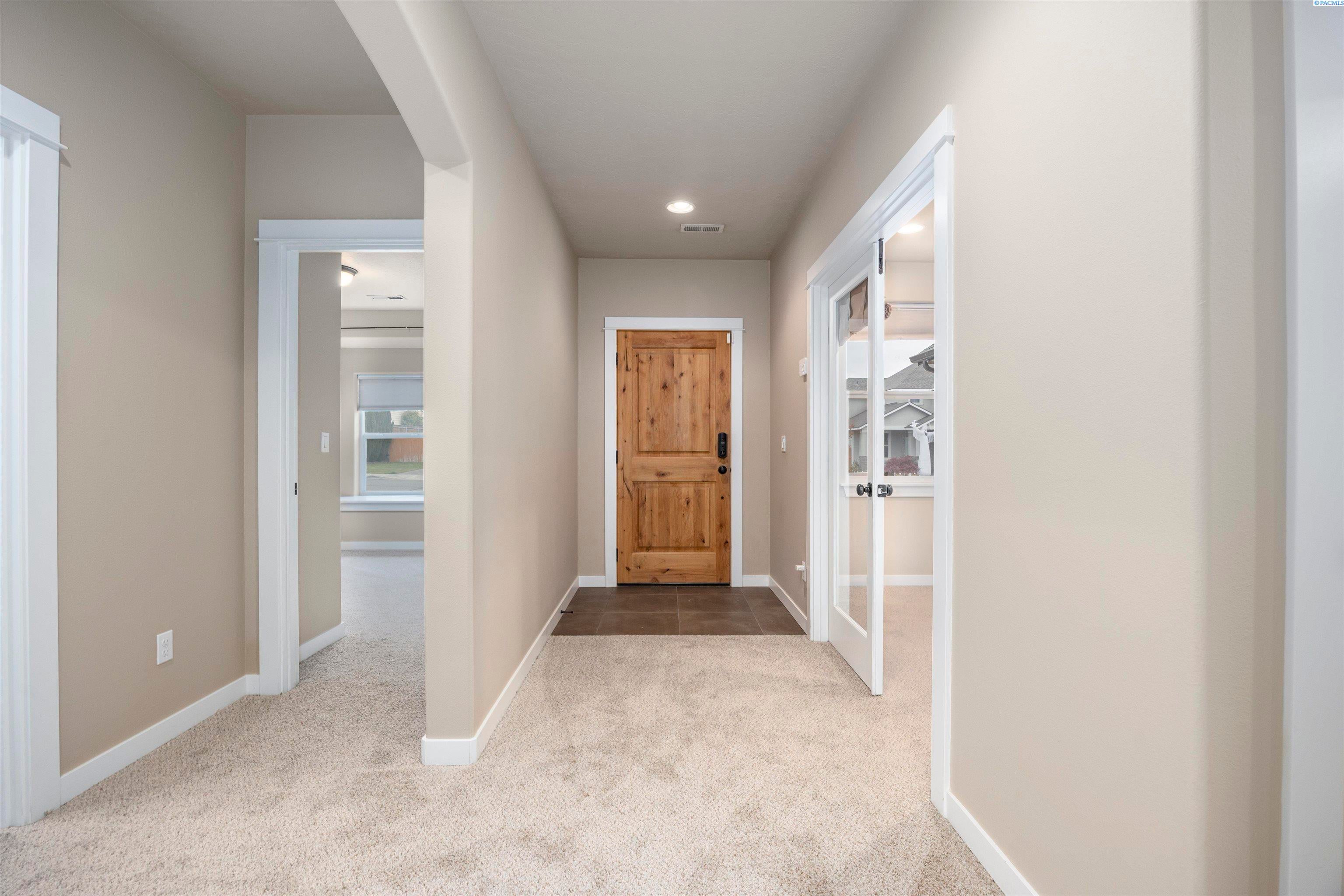 Richland, Washington, 99354, United States, 4 Bedrooms Bedrooms, ,2 BathroomsBathrooms,Residential,For Sale,1981537