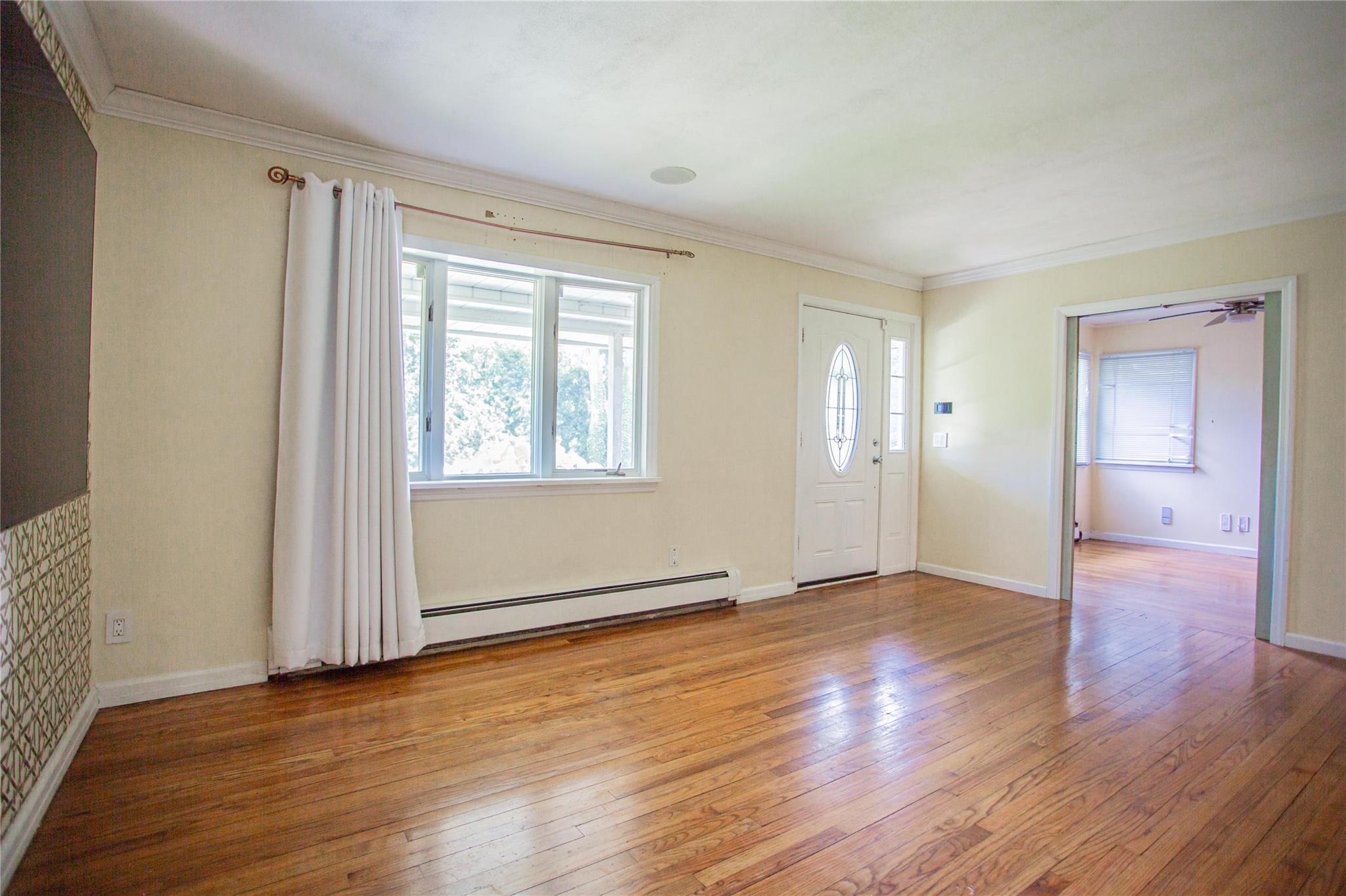 Huntington, New York, 11743, United States, 2 Bedrooms Bedrooms, ,2 BathroomsBathrooms,Residential,For Sale,1847345