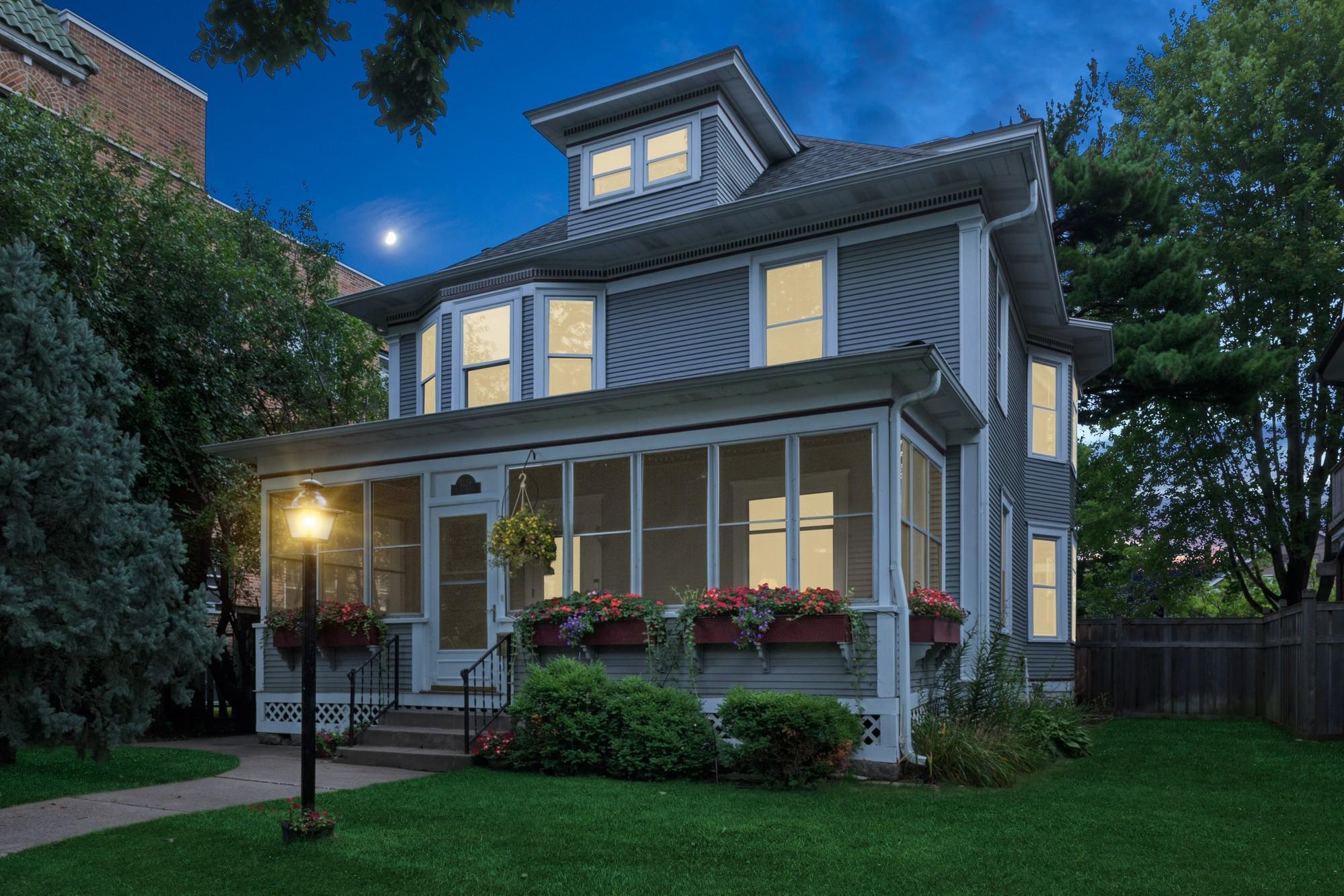 Minneapolis, Minnesota, 55408, United States, 4 Bedrooms Bedrooms, ,2 BathroomsBathrooms,Residential,For Sale,1919825