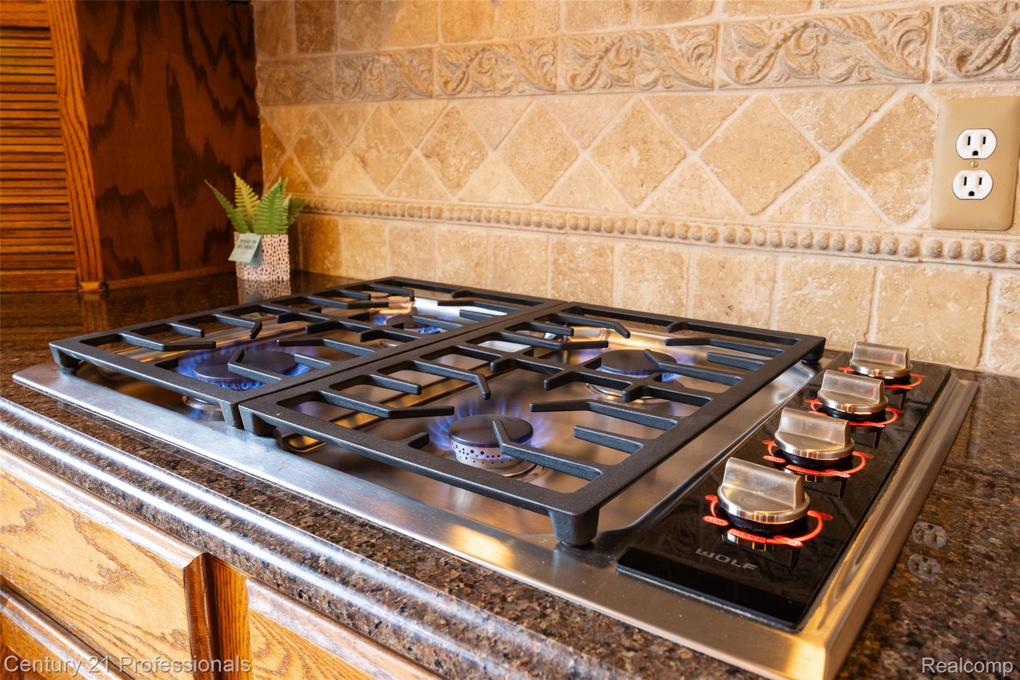 Rochester, Michigan, 48306, United States, 4 Bedrooms Bedrooms, ,3 BathroomsBathrooms,Residential,For Sale,1980039