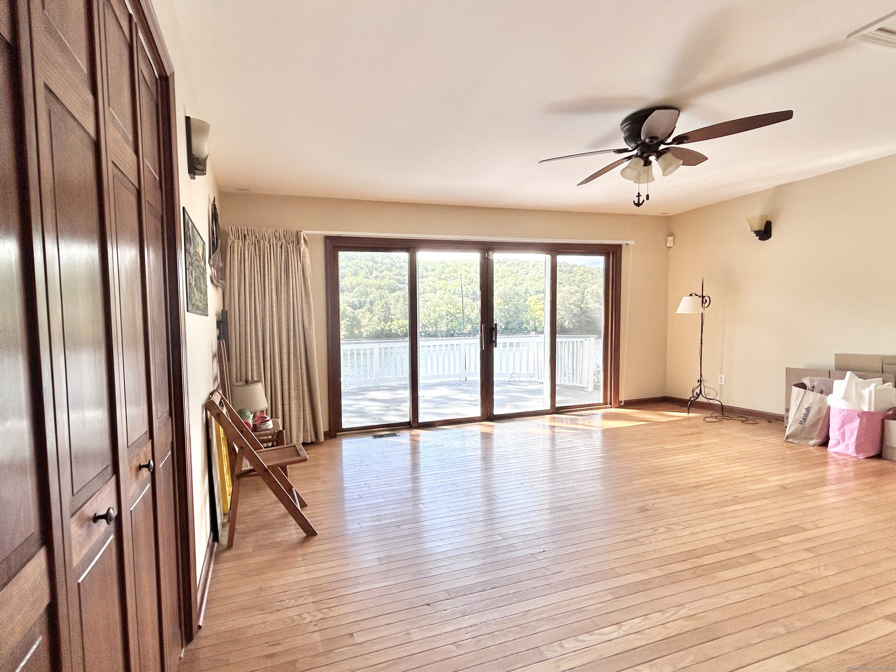 Seymour, Connecticut, 06483, United States, 3 Bedrooms Bedrooms, ,2 BathroomsBathrooms,Residential,For Sale,1933052