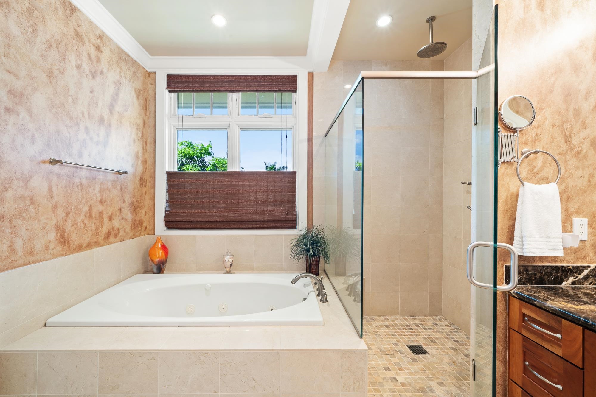 Kihei, Hawaii, 96753, United States, 2 Bedrooms Bedrooms, ,2 BathroomsBathrooms,Residential,For Sale,1828324
