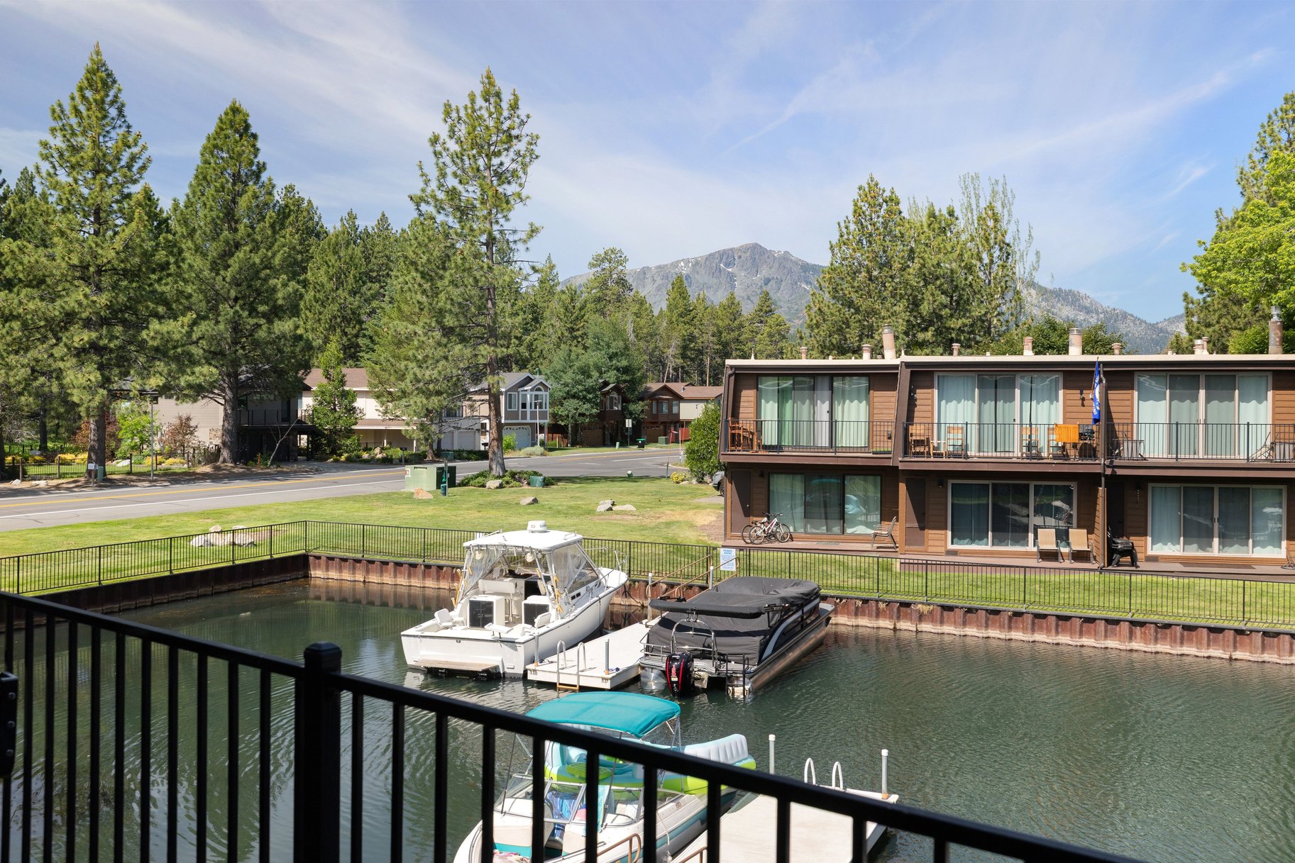 Tahoe Keys Waterfront Townhome - 物件實景