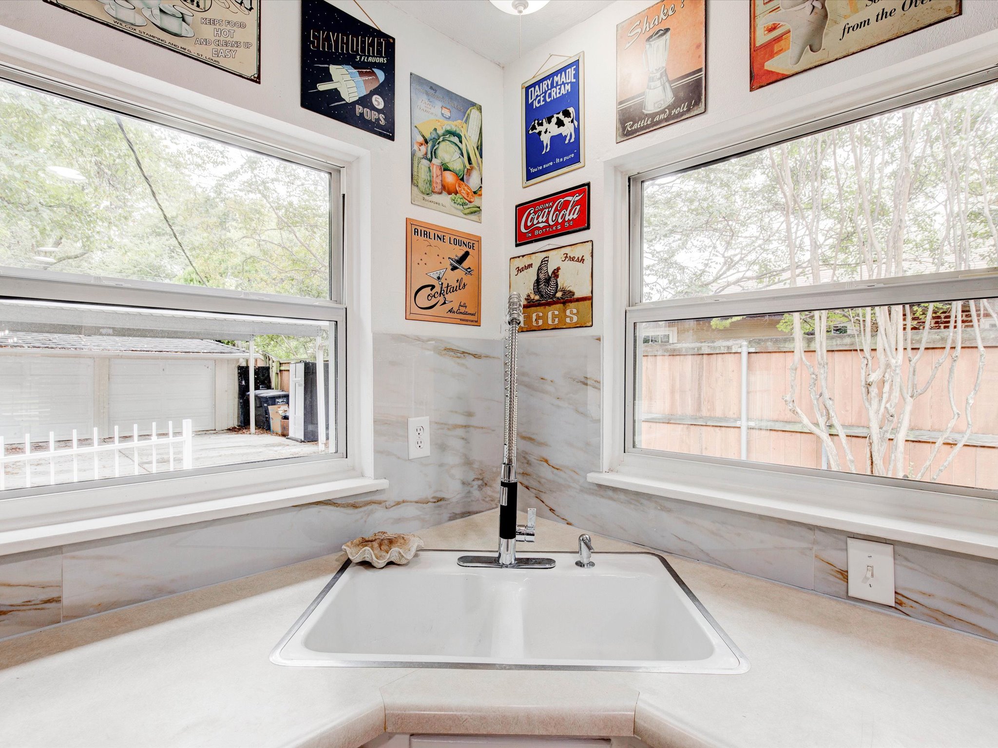  Charming home on spacious lot close proximity to the TCU baseball field - 物件實景