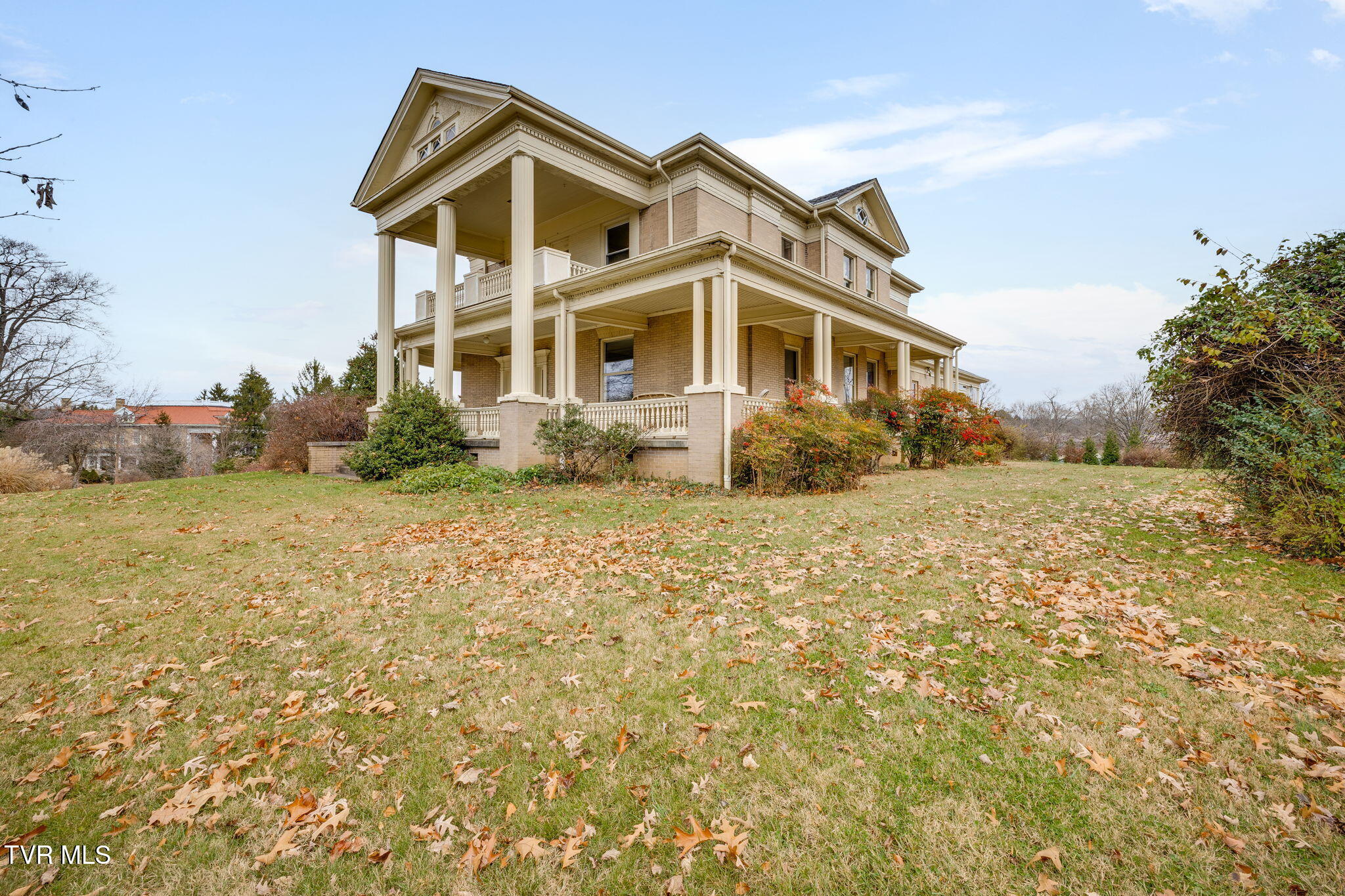 Bristol, Tennessee, 37620, United States, 4 Bedrooms Bedrooms, ,5 BathroomsBathrooms,Residential,For Sale,2005262