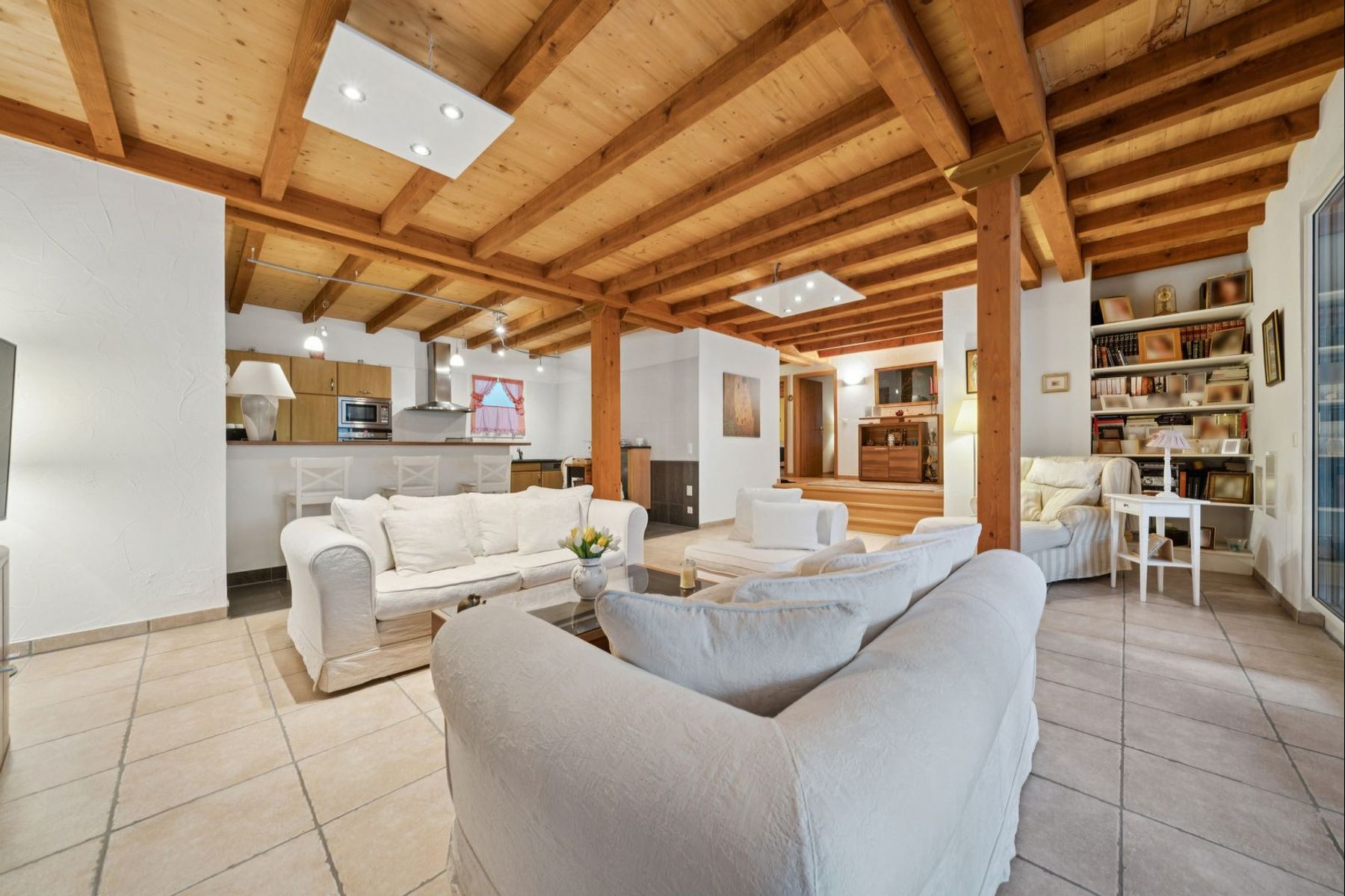  Spacious 4.5-room apartment with loggia in Champagne - 物件實景