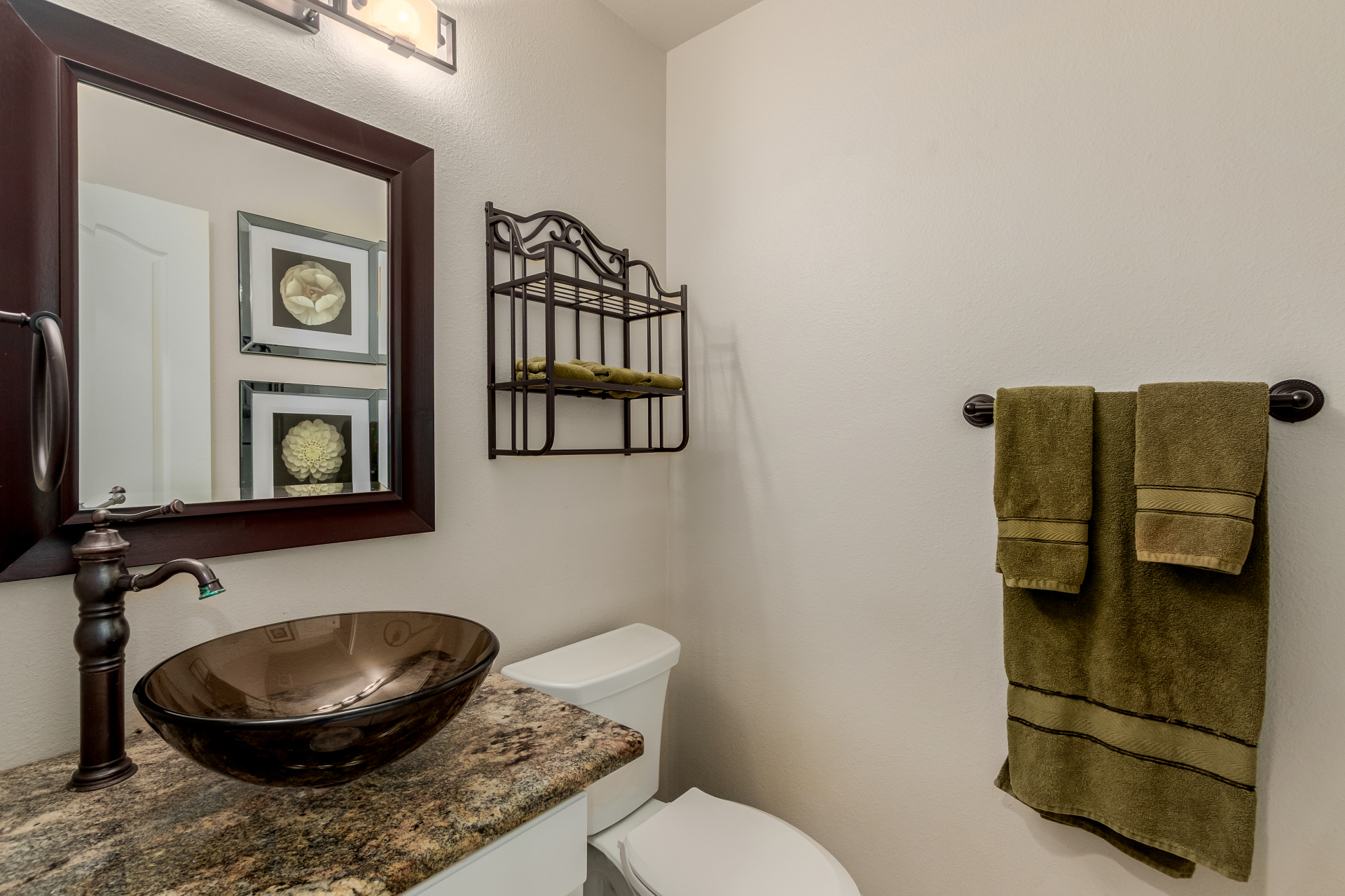 Highlands Ranch, Colorado, 80129, United States, 4 Bedrooms Bedrooms, ,3 BathroomsBathrooms,Residential,For Sale,1987308