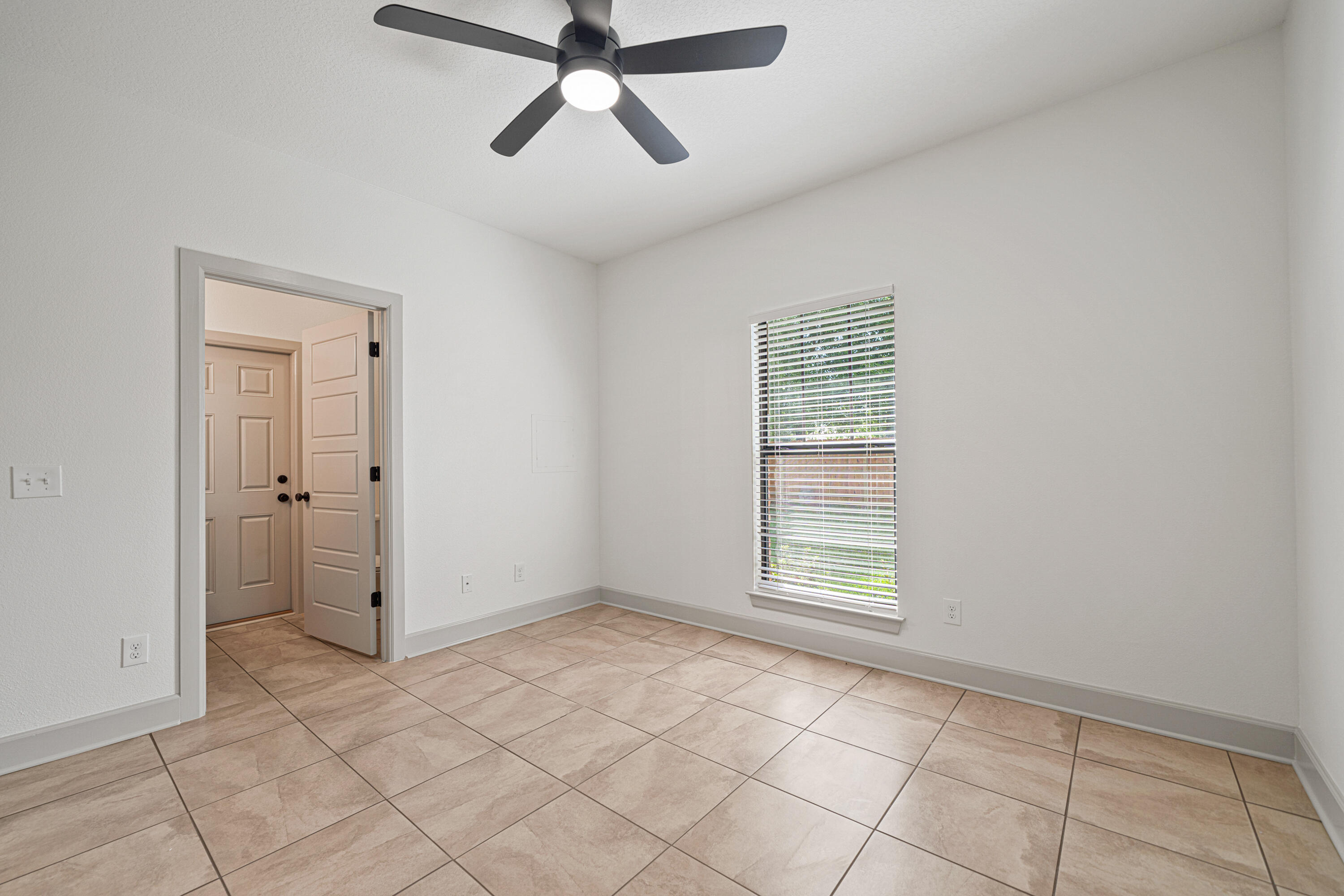 Crestview, Florida, 32536, United States, 5 Bedrooms Bedrooms, ,5 BathroomsBathrooms,Residential,For Sale,1906296