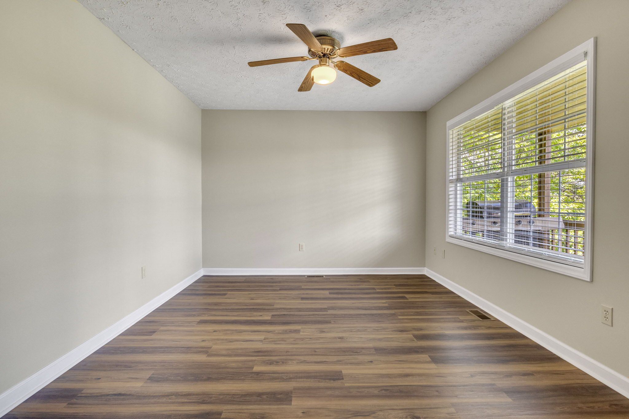 Sevierville, Tennessee, 37876, United States, 3 Bedrooms Bedrooms, ,2 BathroomsBathrooms,Residential,For Sale,1937497