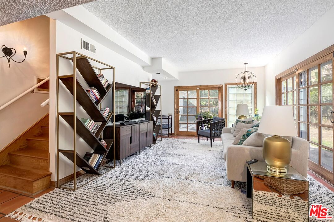 Los Angeles, California, 90008, United States, 4 Bedrooms Bedrooms, ,3 BathroomsBathrooms,Residential,For Sale,2001636