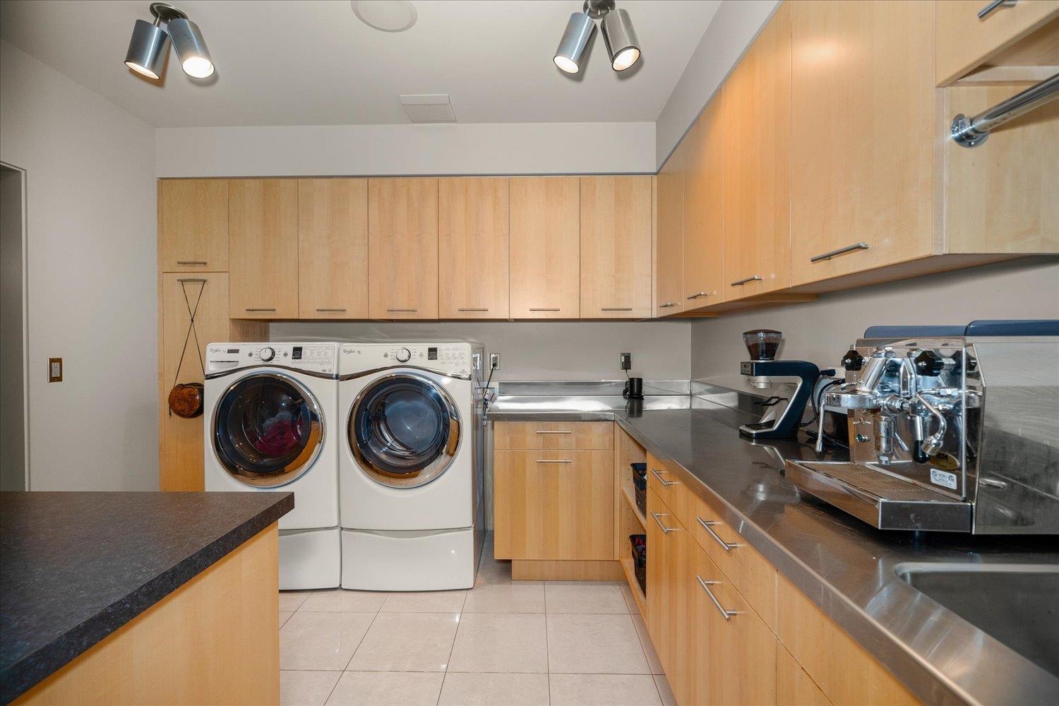 Spokane, Washington, 99203, United States, 6 Bedrooms Bedrooms, ,6 BathroomsBathrooms,Residential,For Sale,2010986