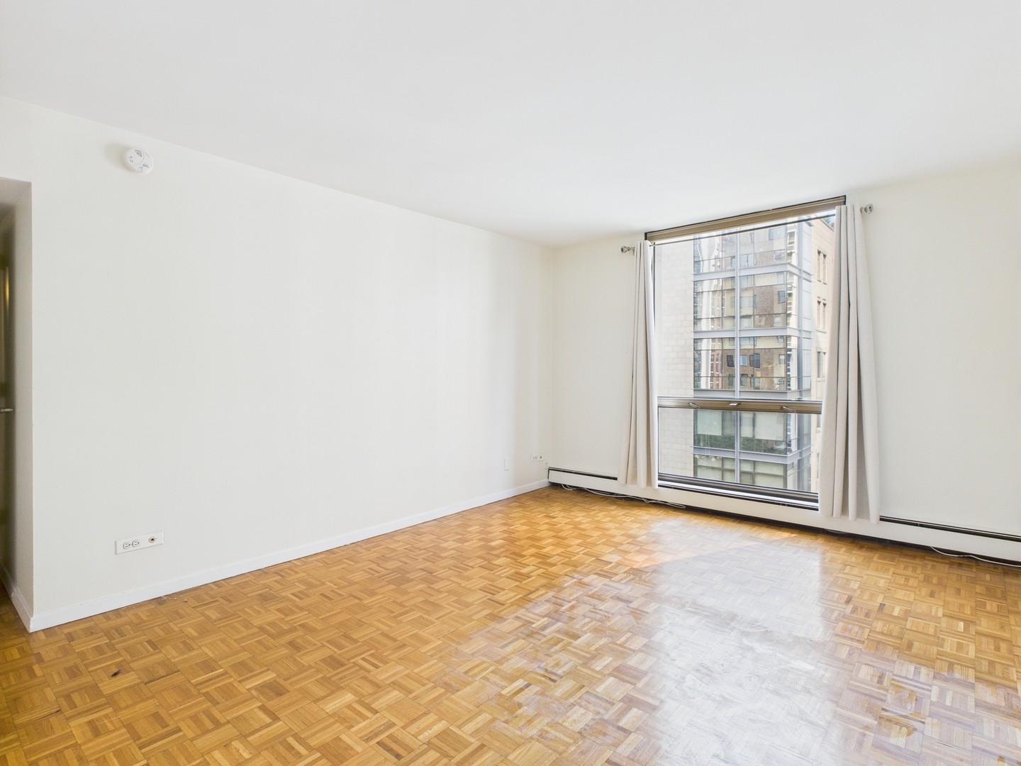 Chicago, Illinois, 60610, United States, 3 Bedrooms Bedrooms, ,2 BathroomsBathrooms,Residential,For Sale,1939067