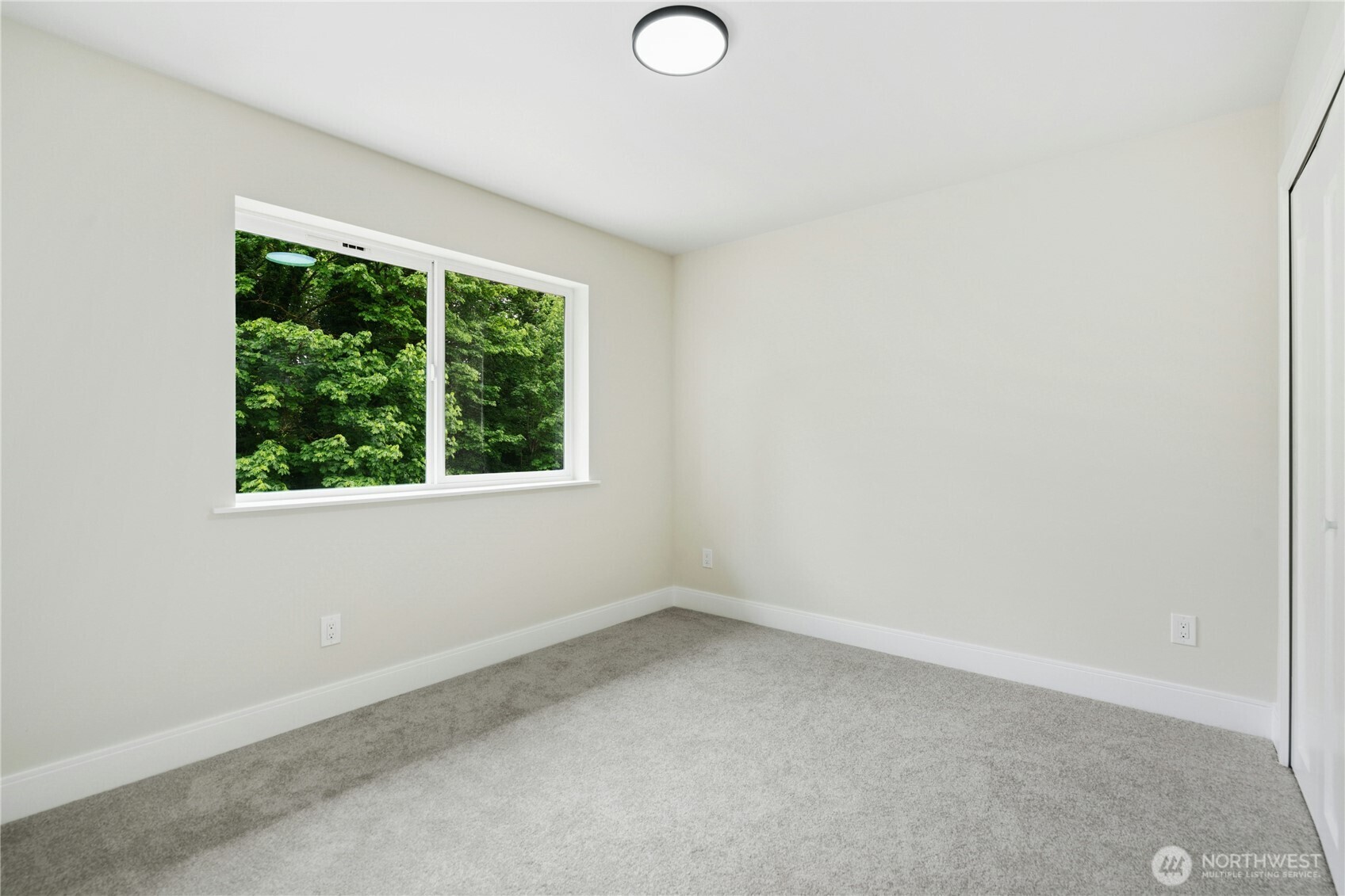 Everett, Washington, 98208, United States, 4 Bedrooms Bedrooms, ,2 BathroomsBathrooms,Residential,For Sale,1827373
