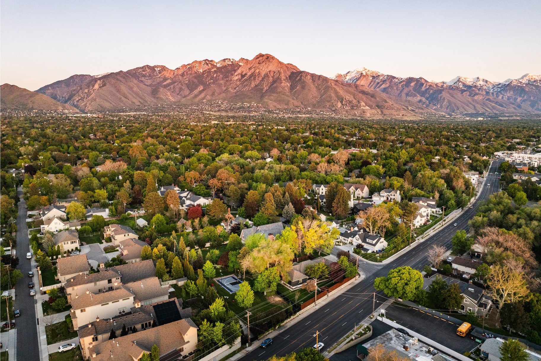  Stunning Custom Build on Millcreek Way - 物件實景
