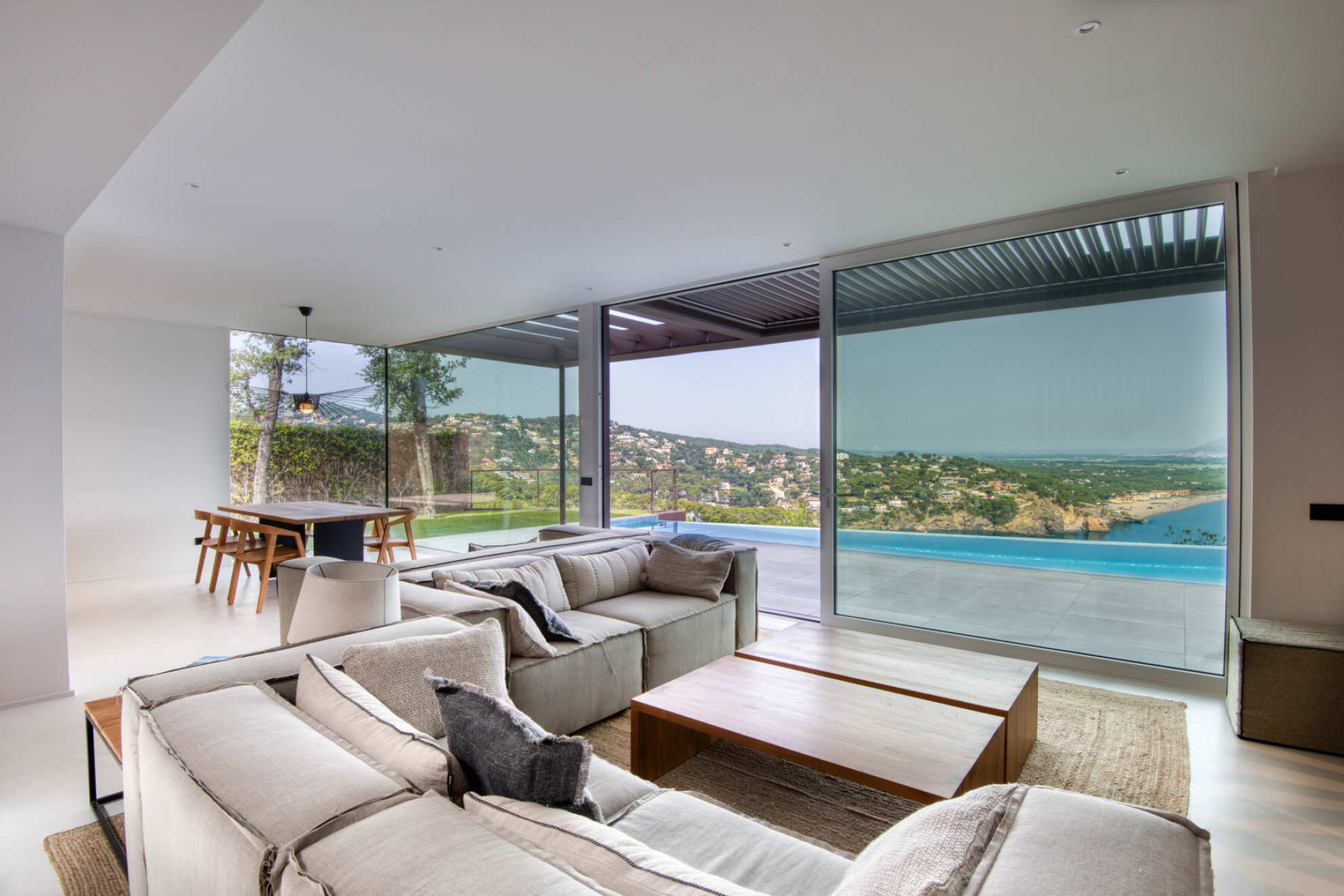  House with swimming pool and sea views in private urbanization in Sa Riera. - 物件實景