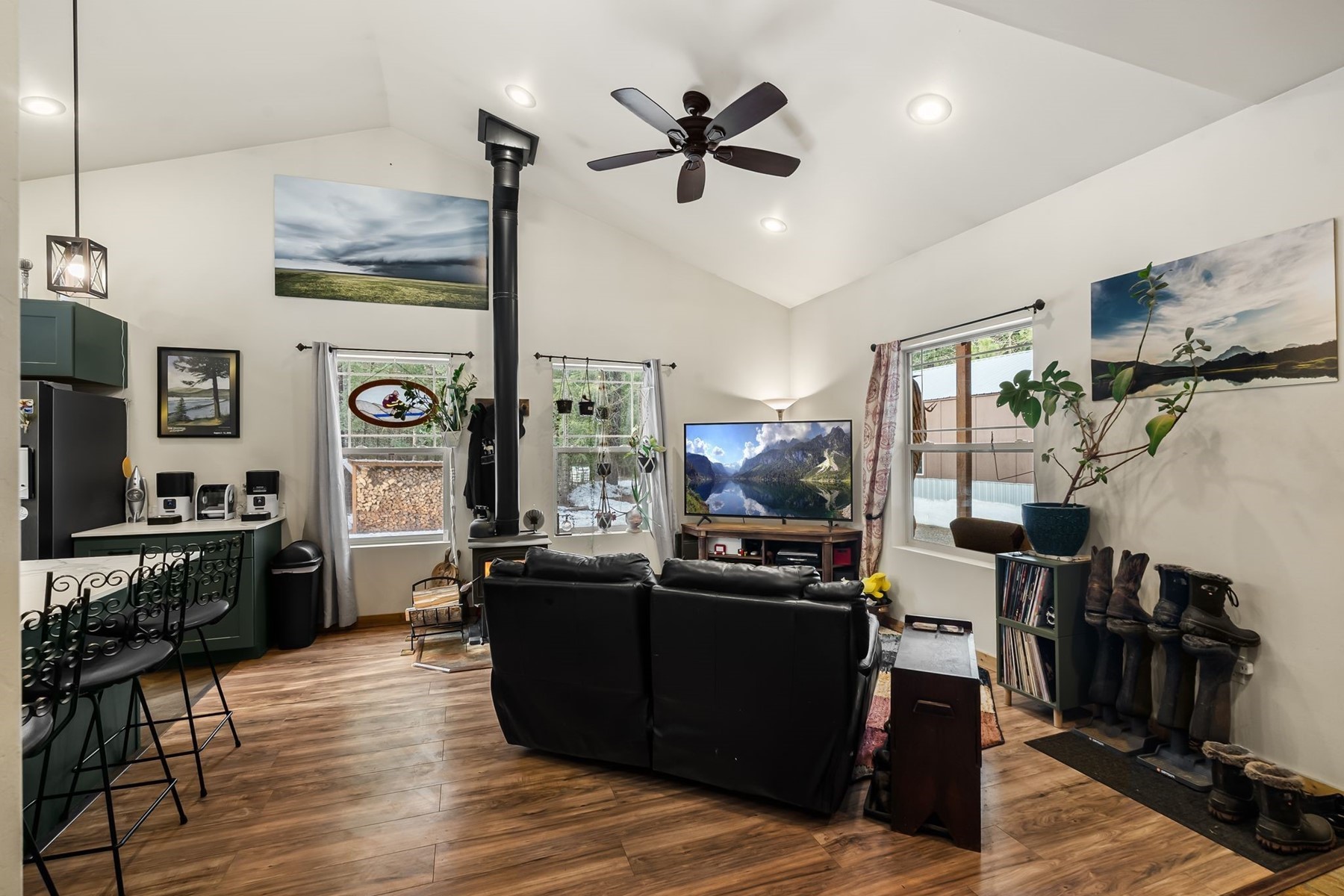  Charming Country Home on 10 Acres - 物件實景