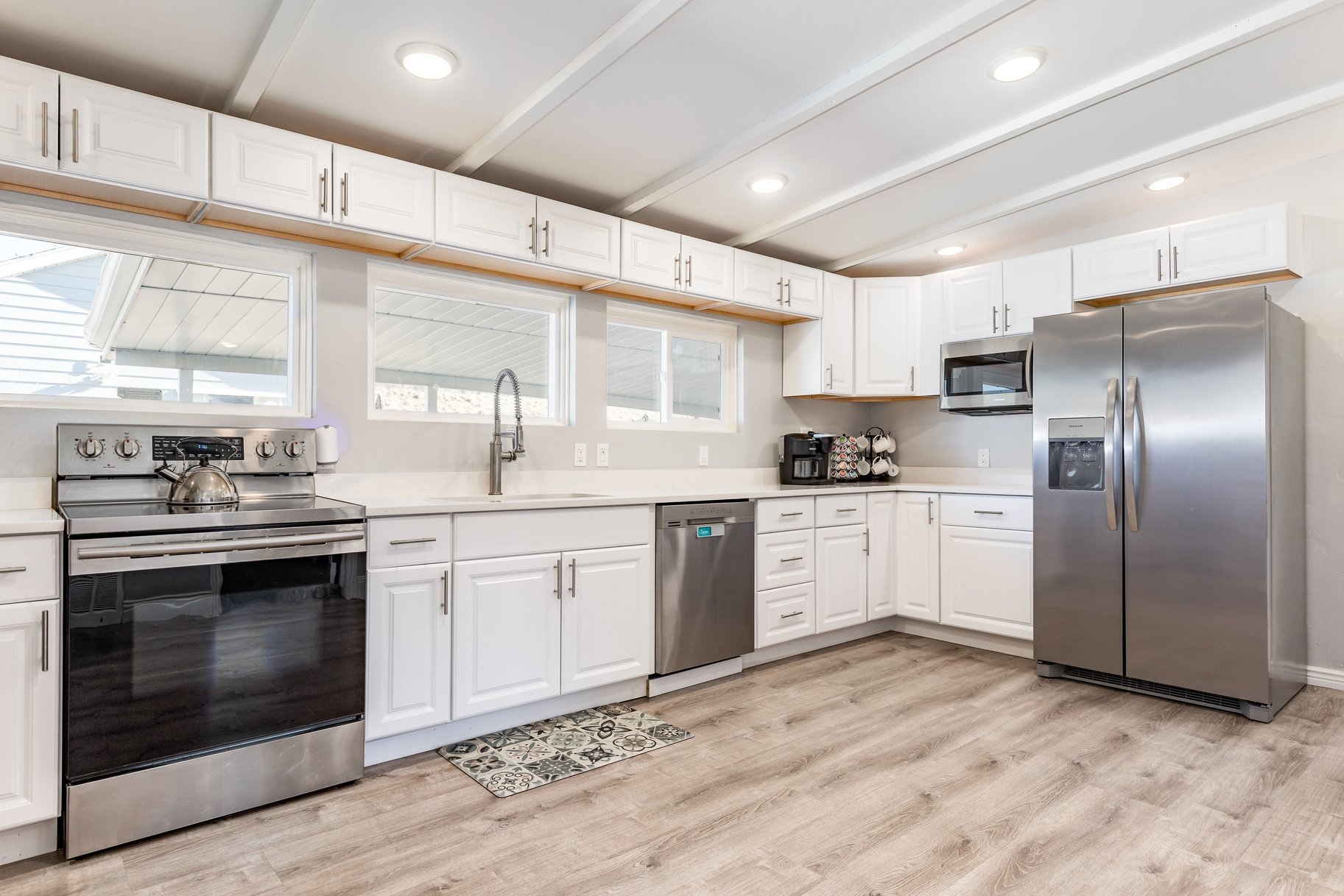 Rare .55-Acre Land, Home and Heated RV Garage - 物件實景