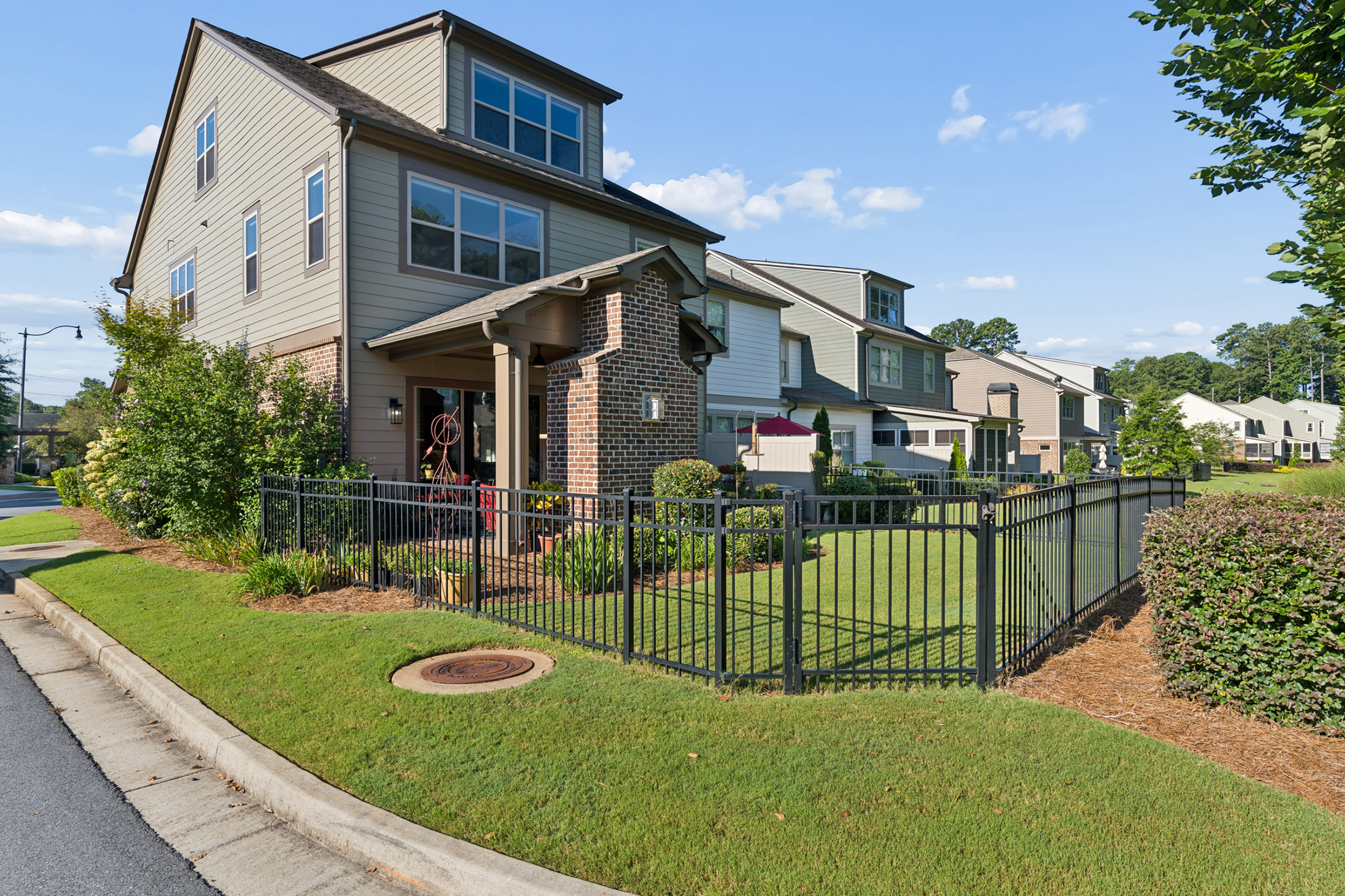  Upgraded Townhome Offers Low Maintenance Living - 物件實景