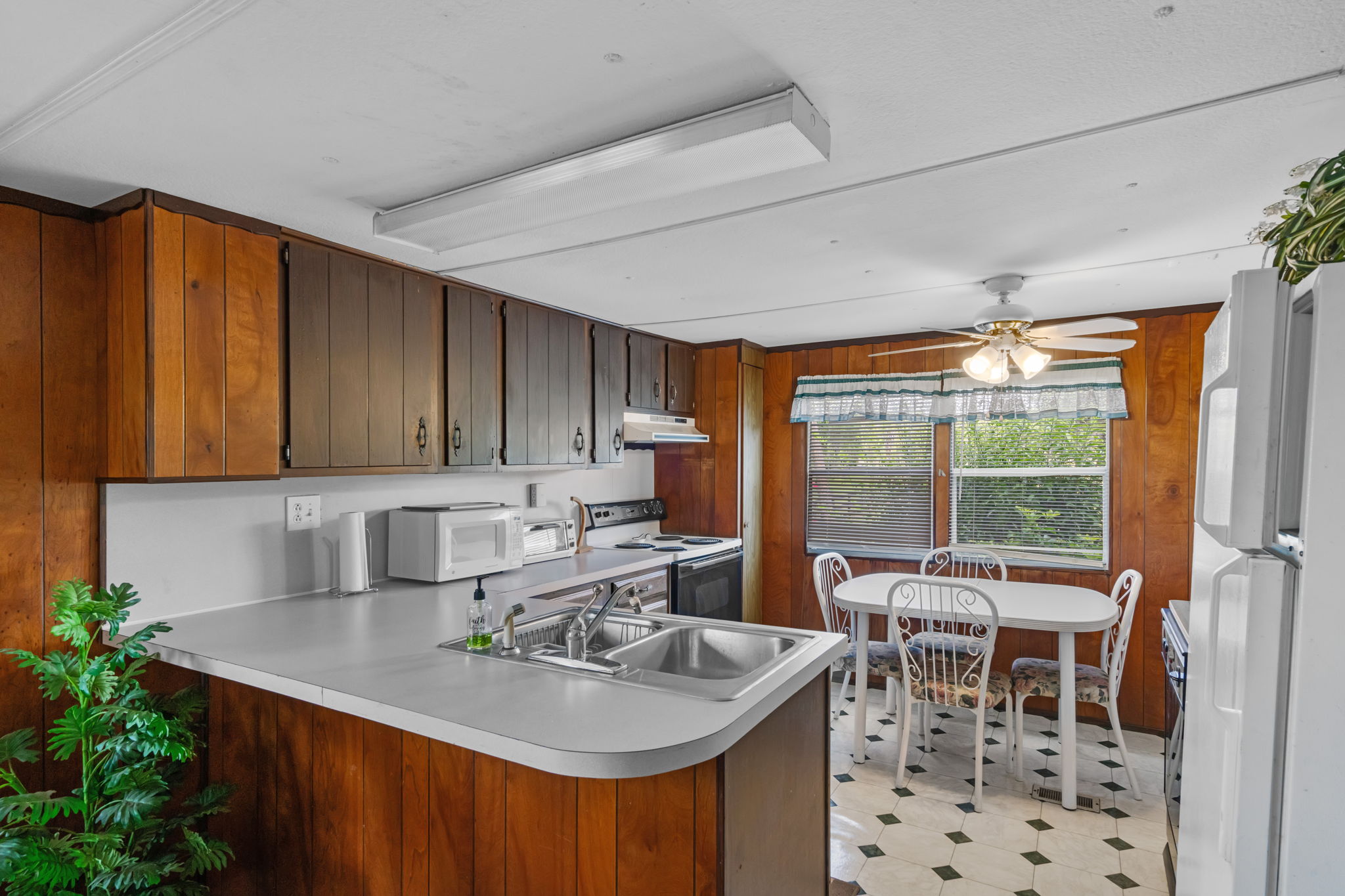 LAKE WALES, Florida, 33898, United States, 6 Bedrooms Bedrooms, ,5 BathroomsBathrooms,Residential,For Sale,1974565