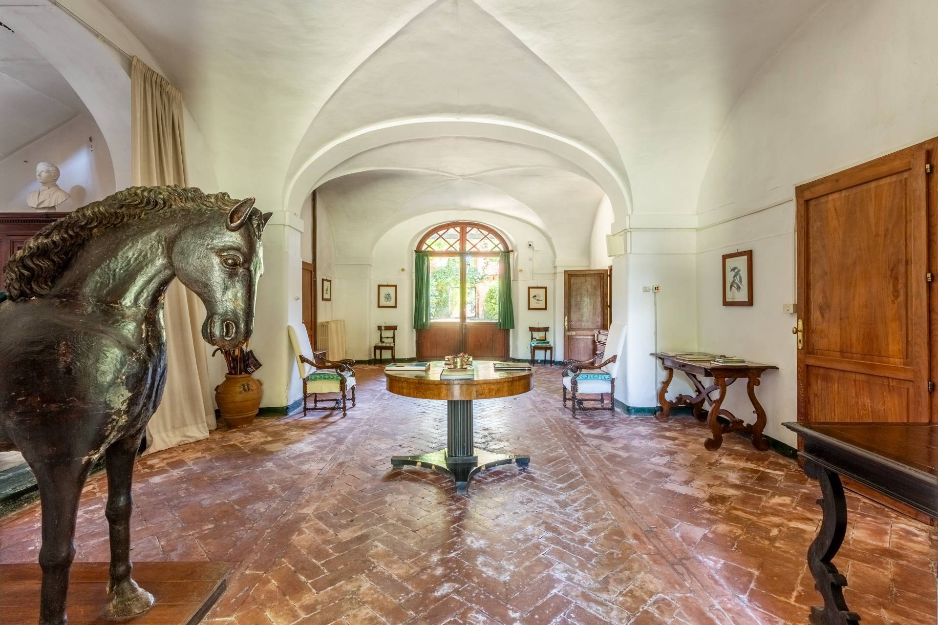 Perugia, Perugia, 06100, IT, 18 Bedrooms Bedrooms, ,5 BathroomsBathrooms,Residential,For Sale,1907420