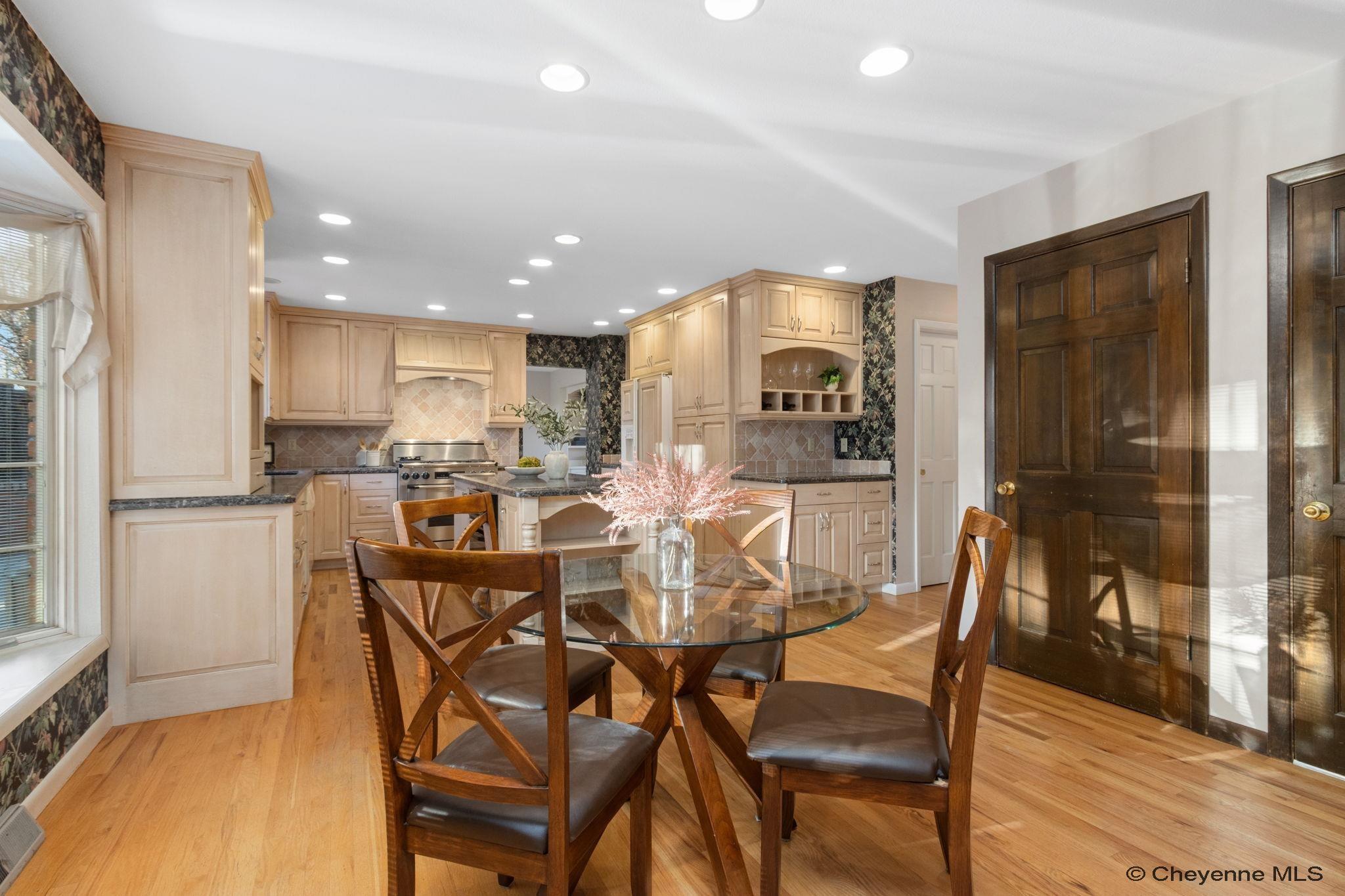 Cheyenne, Wyoming, 82001, United States, 5 Bedrooms Bedrooms, ,4 BathroomsBathrooms,Residential,For Sale,1992954