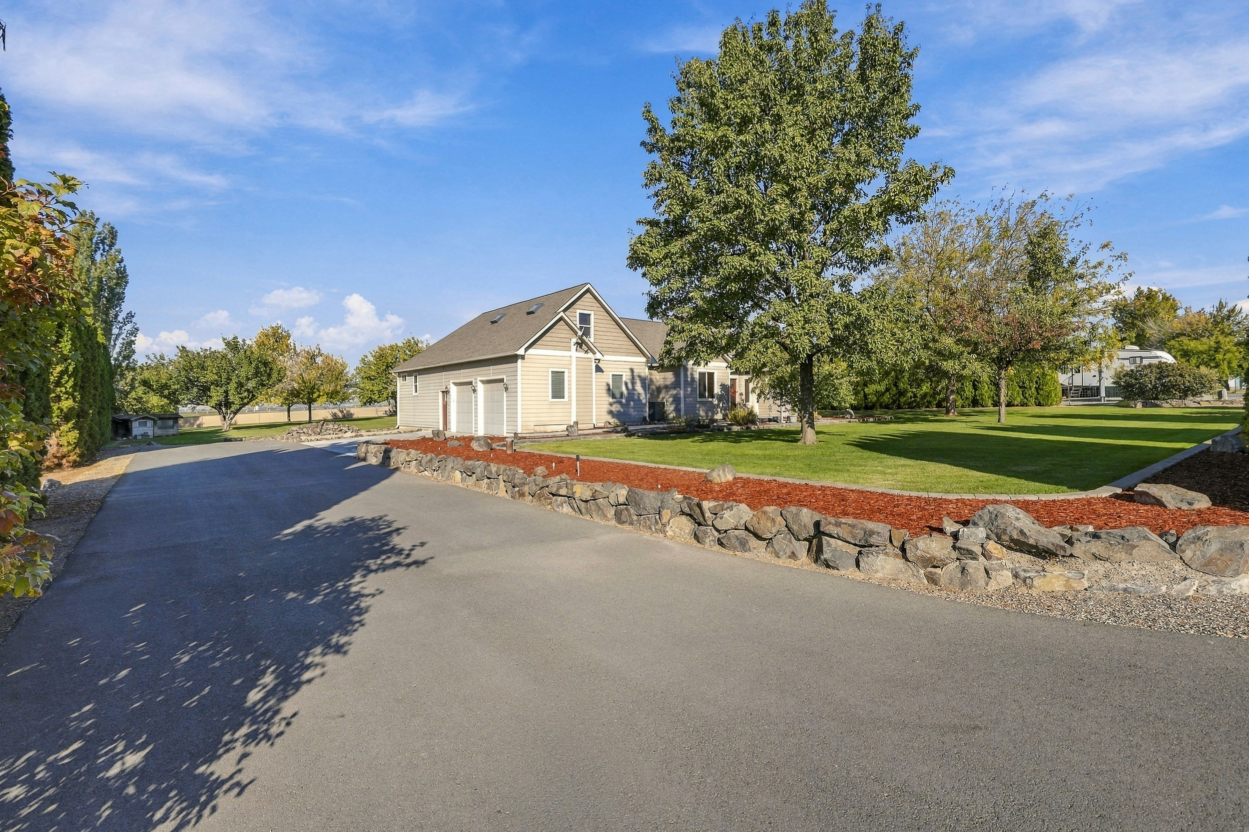  1.25 acres w vineyard views/mountain custom home - 物件實景