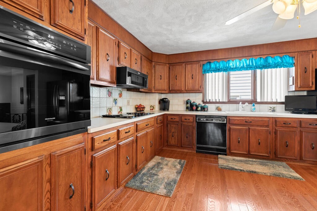 Everett, Massachusetts, 02149, United States, 3 Bedrooms Bedrooms, ,2 BathroomsBathrooms,Residential,For Sale,1937012