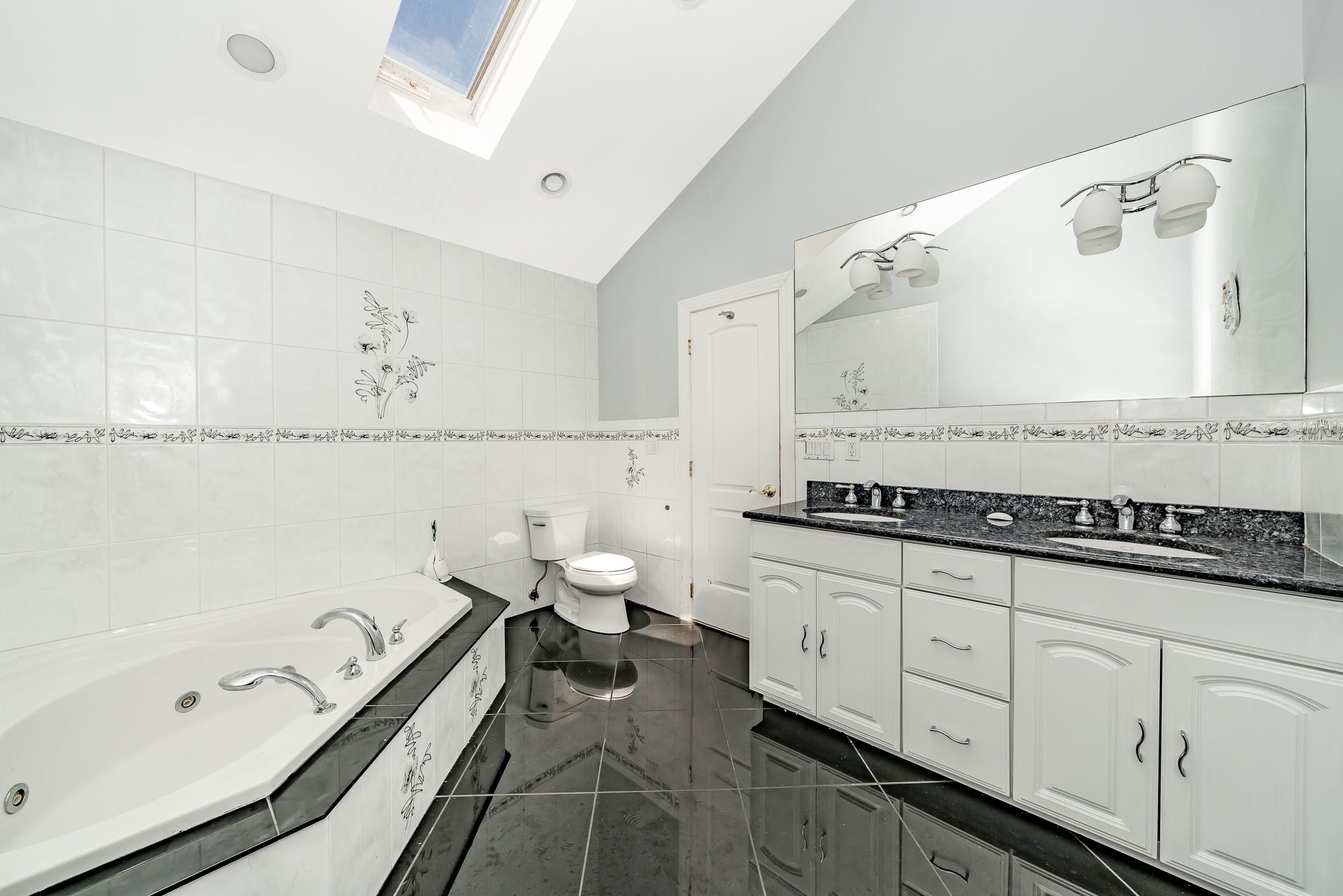 Seaford, New York, 11783, United States, 5 Bedrooms Bedrooms, ,3 BathroomsBathrooms,Residential,For Sale,1943505