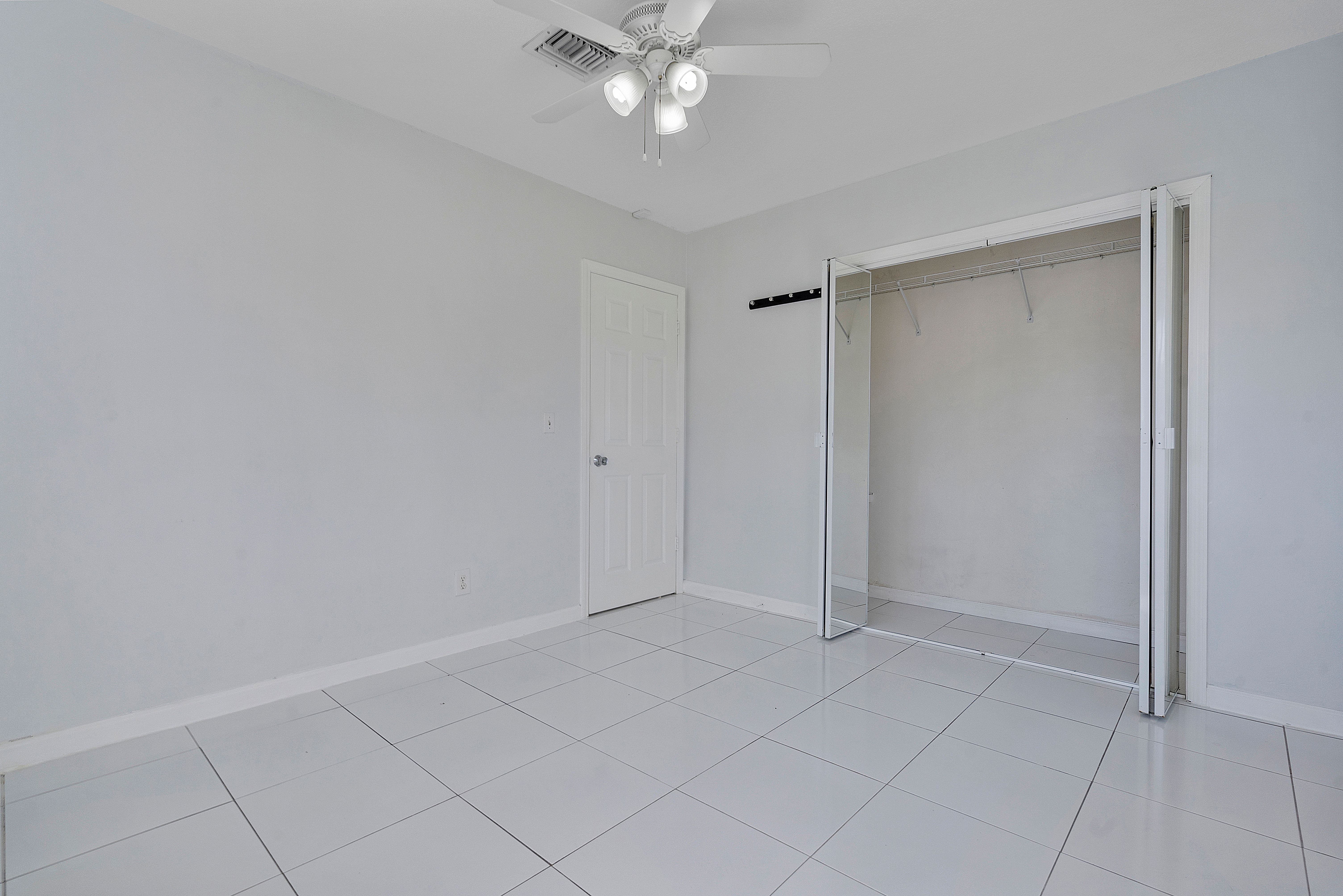  2475 NE 214th St, Aventura, FL, 33180 - 物件實景