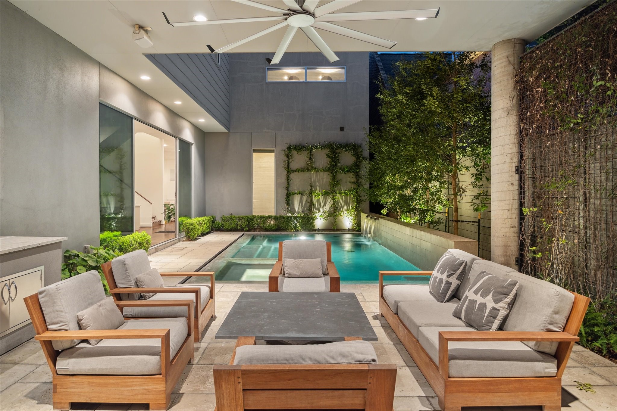  2211 Avalon Place - 物件實景