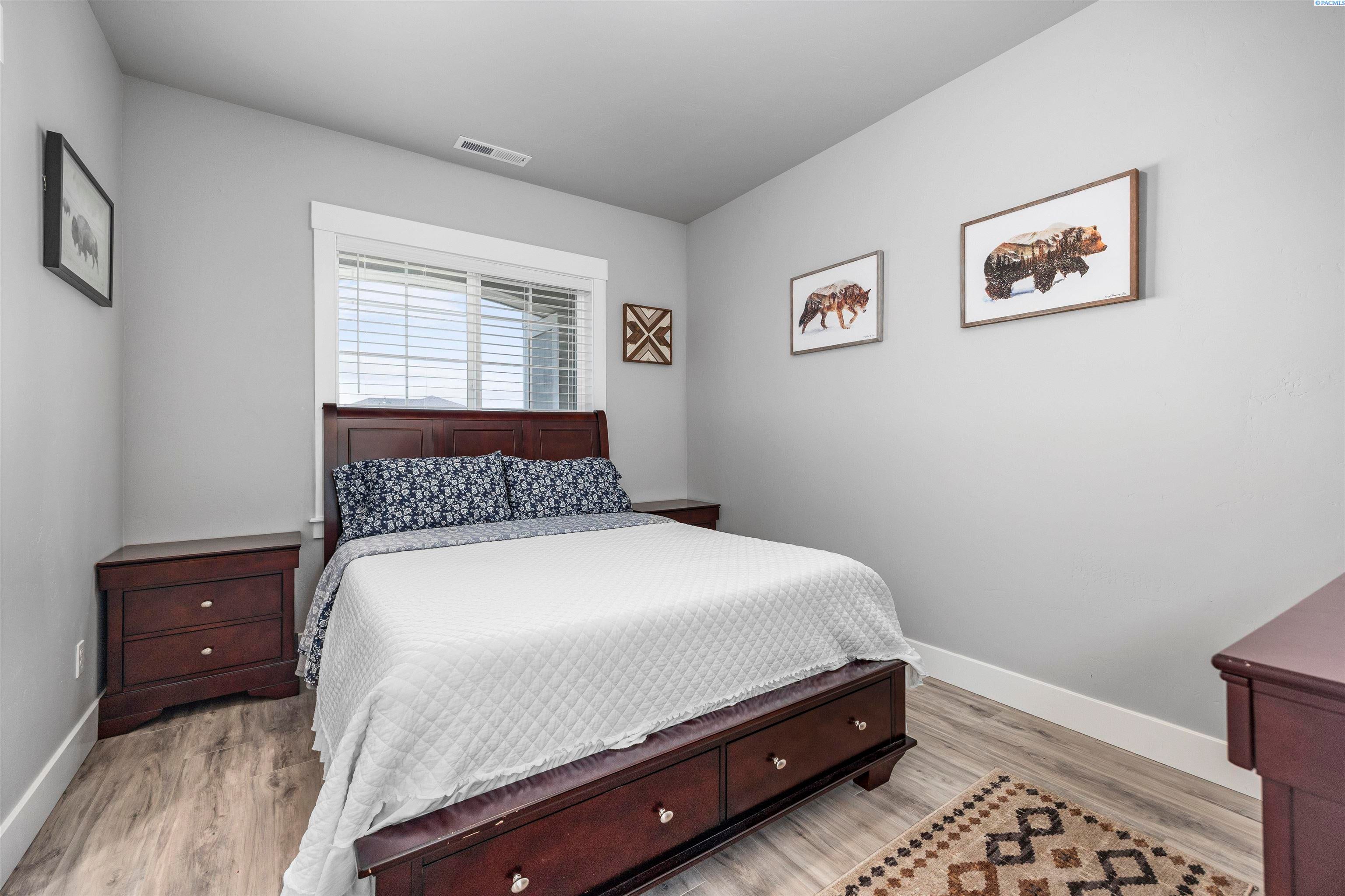 Kennewick, Washington, 99338, United States, 4 Bedrooms Bedrooms, ,3 BathroomsBathrooms,Residential,For Sale,1977201