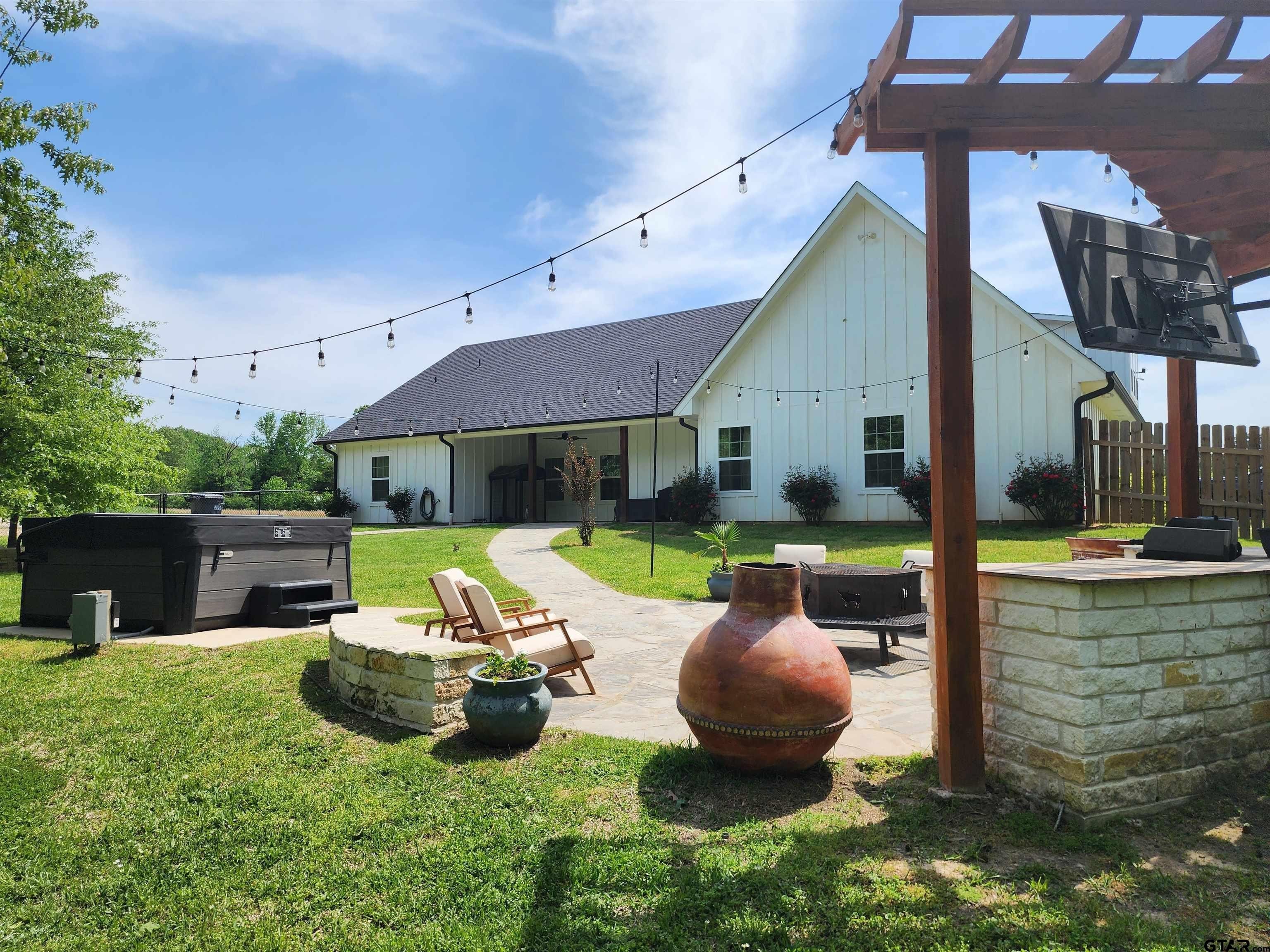 Pittsburg, Texas, 75686, United States, 4 Bedrooms Bedrooms, ,3 BathroomsBathrooms,Residential,For Sale,1943296