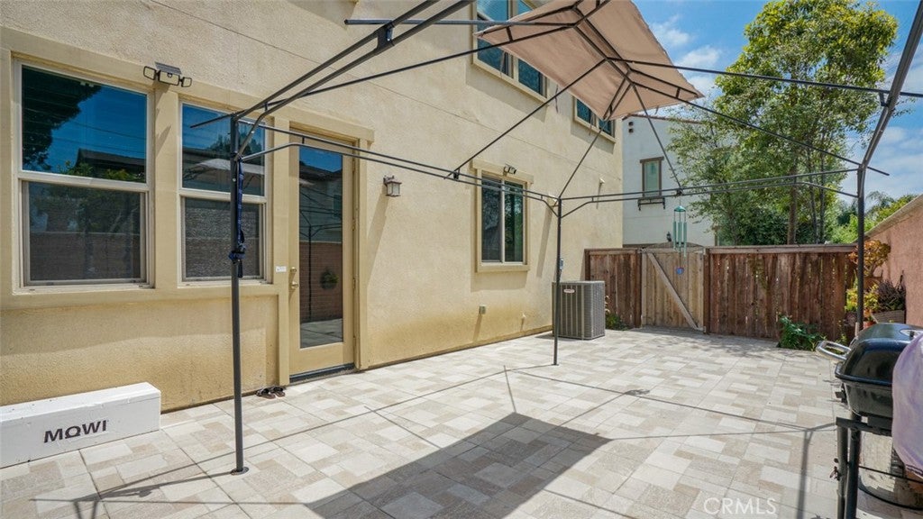 Santa Ana, California, 92703, United States, 4 Bedrooms Bedrooms, ,3 BathroomsBathrooms,Residential,For Sale,1793087